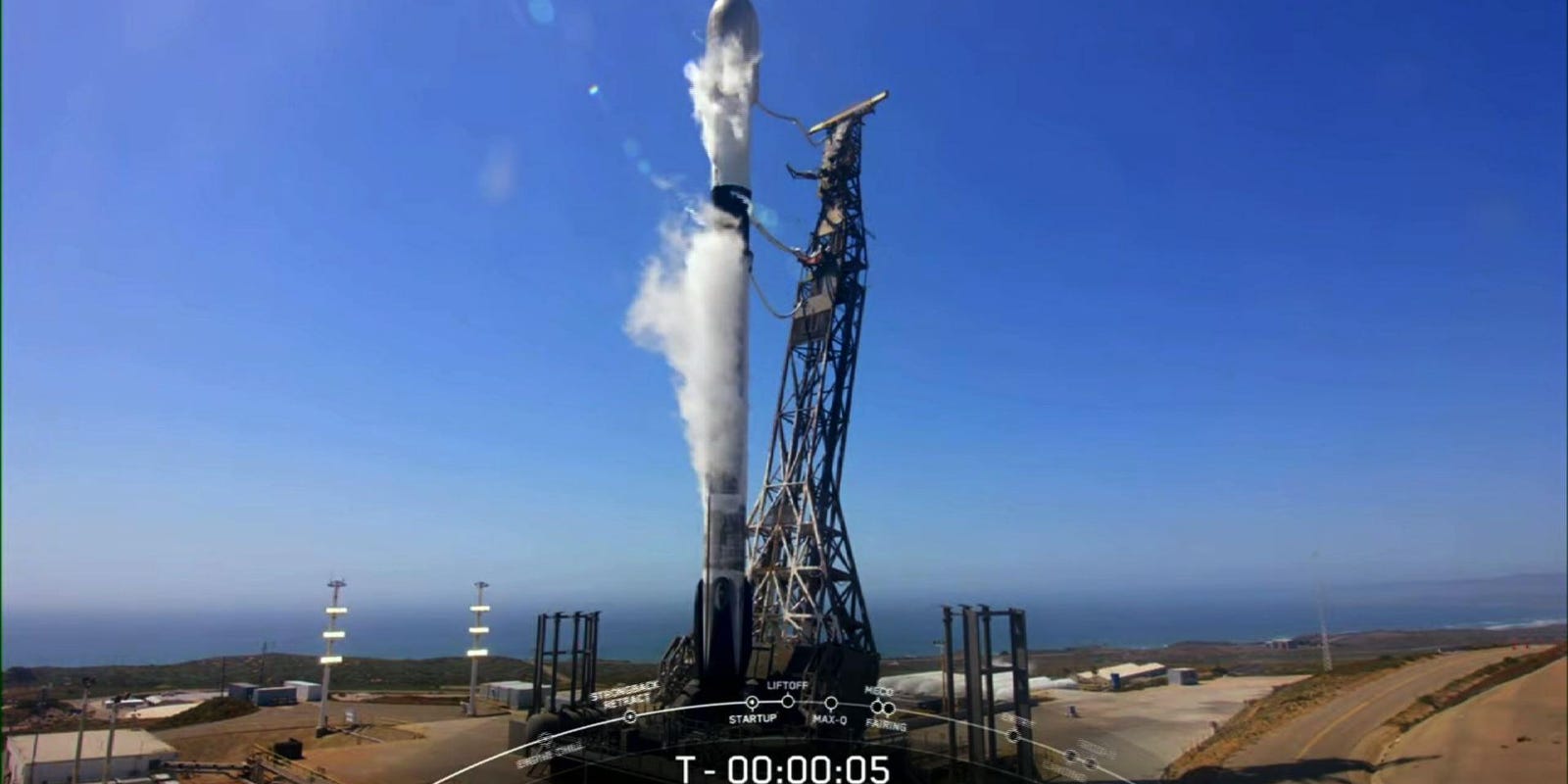 Falcon 9 rocket launches Starlink satellites
