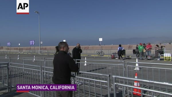 Stars hit the beach at the Spirit Awards