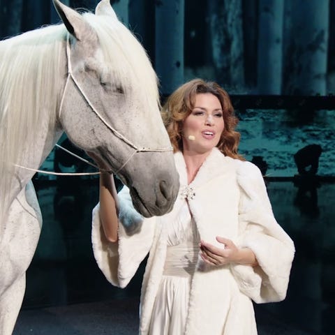 Shania Twain set to party again in Vegas