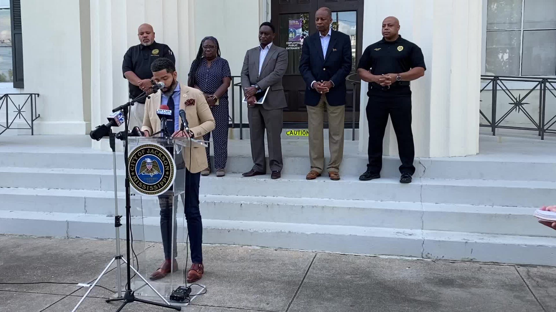 Jackson Mayor Chokwe Antar Lumumba addresses the ongoing water crisis