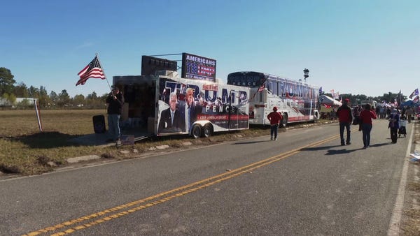 Trump fans steadfast at first rally after election