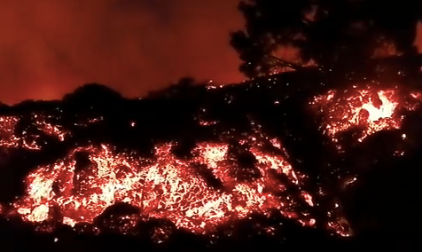 Lava spews out of a volcano on Spain's Canary Island of La Palma thumbnail