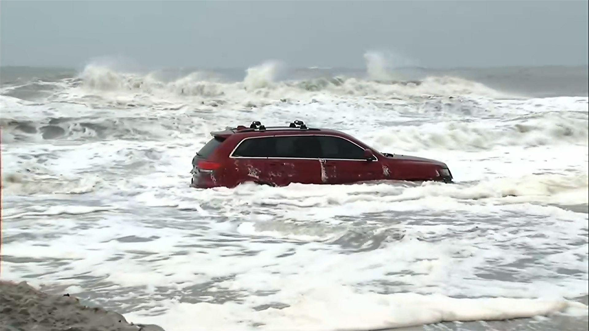 Car stuck in storm waves as Dorian nears S.C.