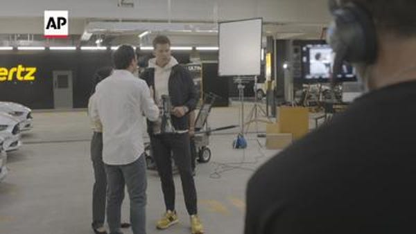 Quarterback Tom Brady pokes fun at his brief retir