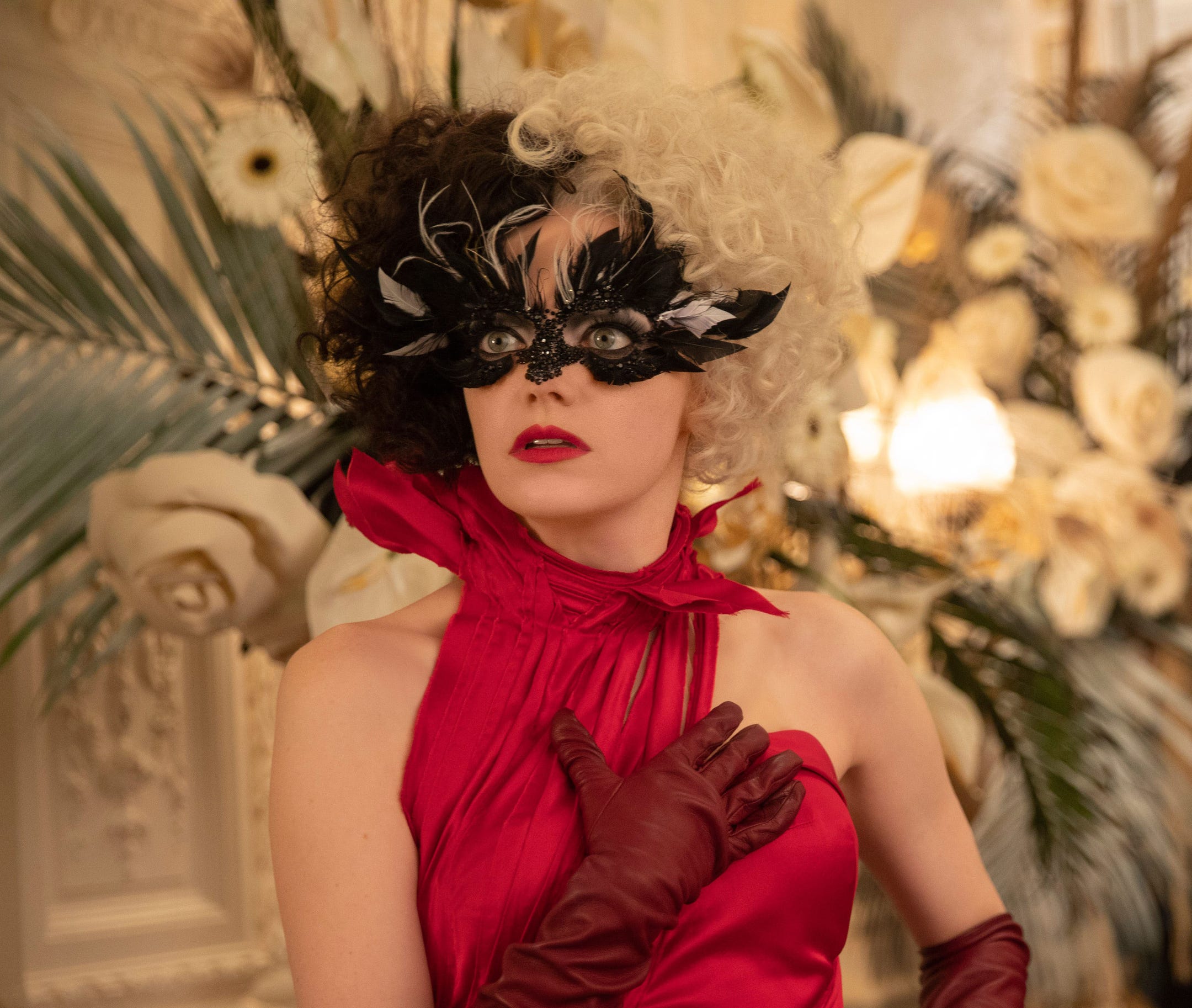 Cruella Emma Stone S Fashion Kills Even When It S Garbage