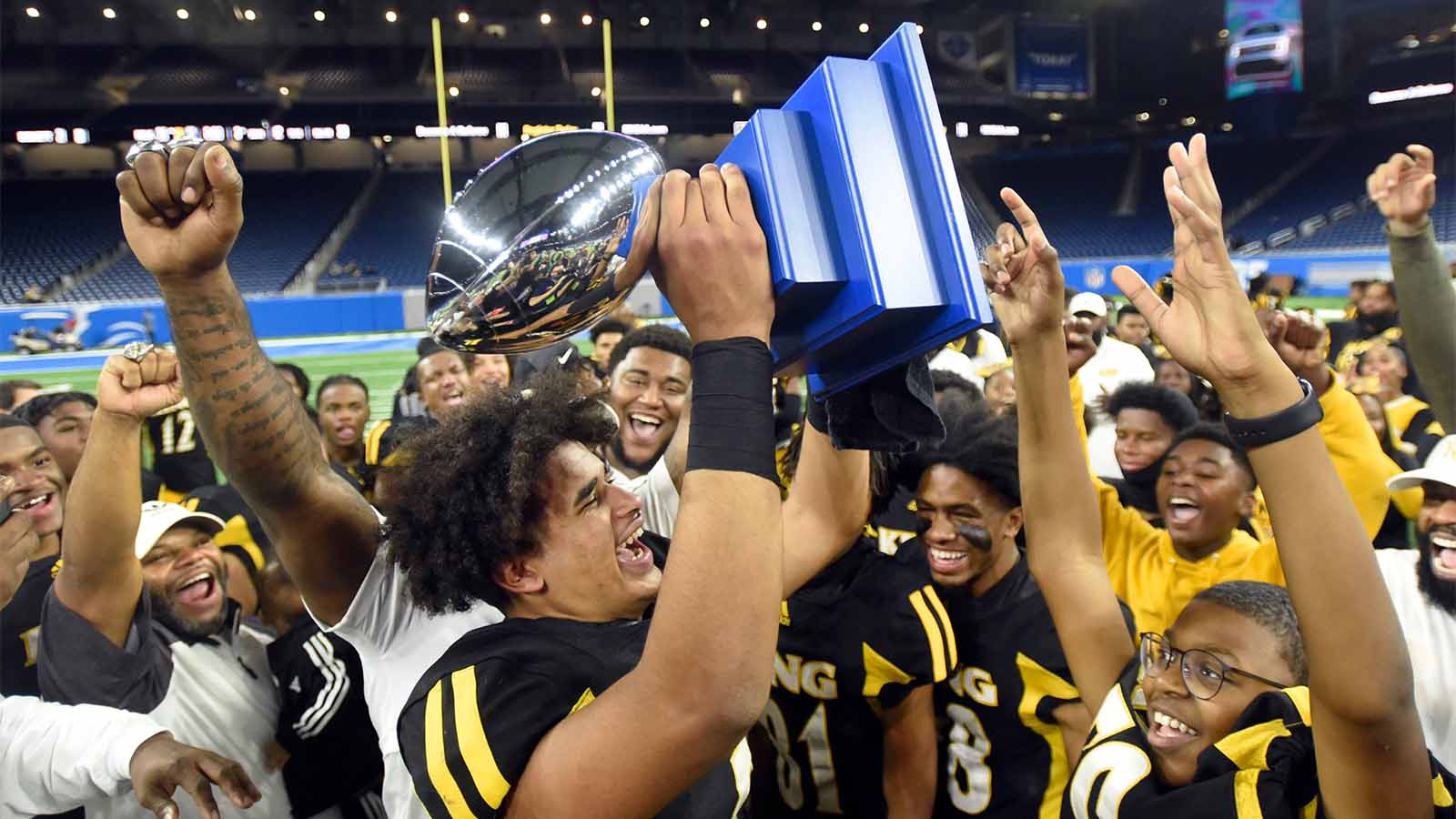 Brown makes big plays on offense, defense to steer Detroit King to Division 3 title