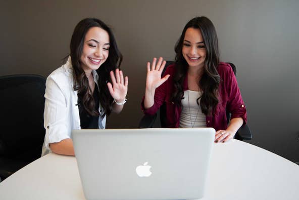lokalisere grund Afvigelse Merrell Twins on YouNow