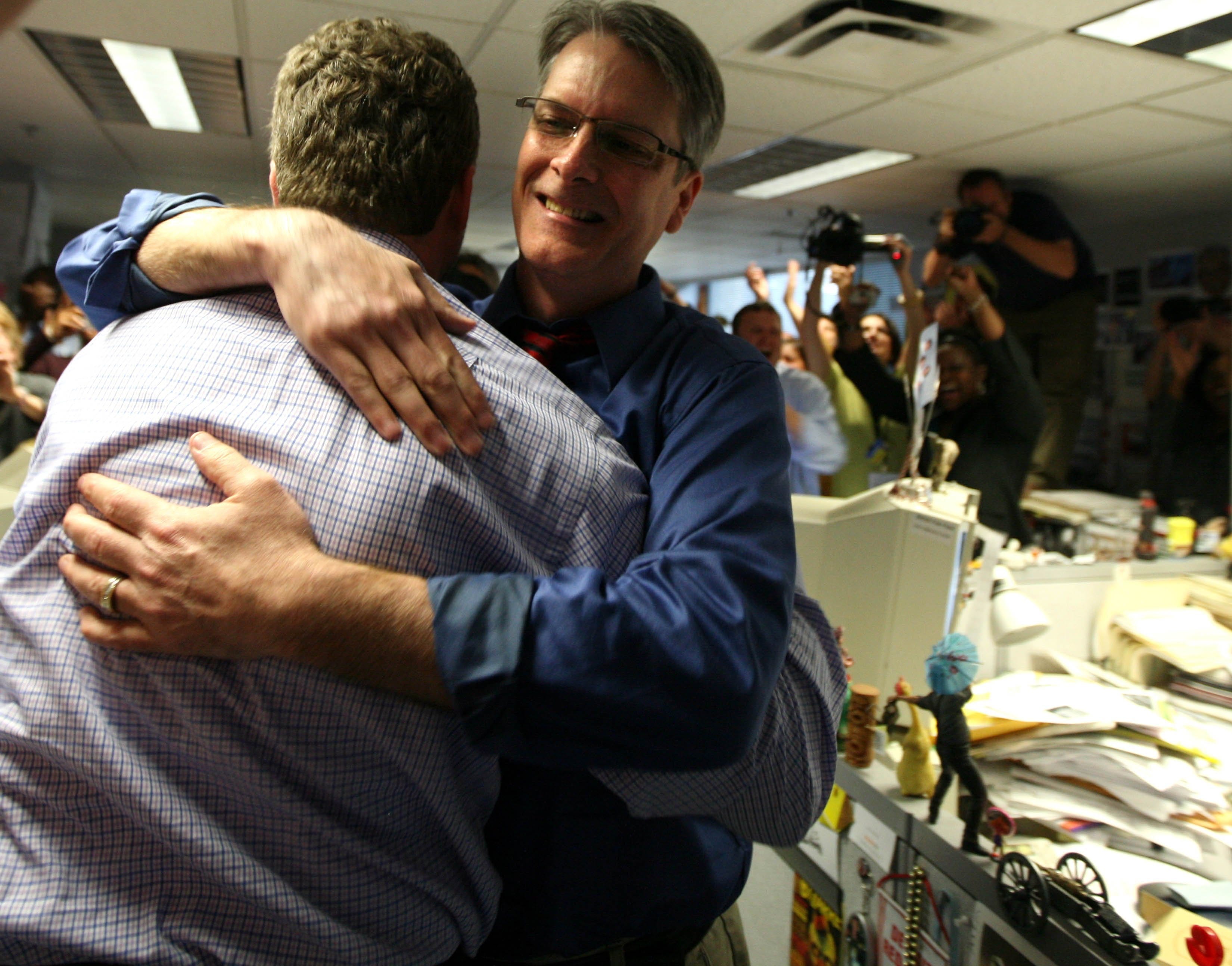 Reporters M.L. Elrick, left, and Jim Schaefer celebrate in 2009 after winning the Pulitzer Prize for breaking the Kwame Kilpatrick corruption saga.