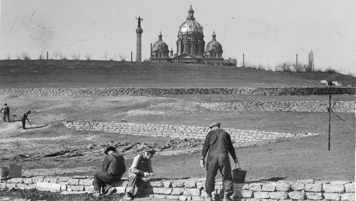 Historic photos of the Iowa State Capitol in Des Moines