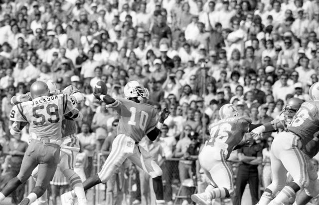 Photos Former Tennessee Quarterback Tony Robinson