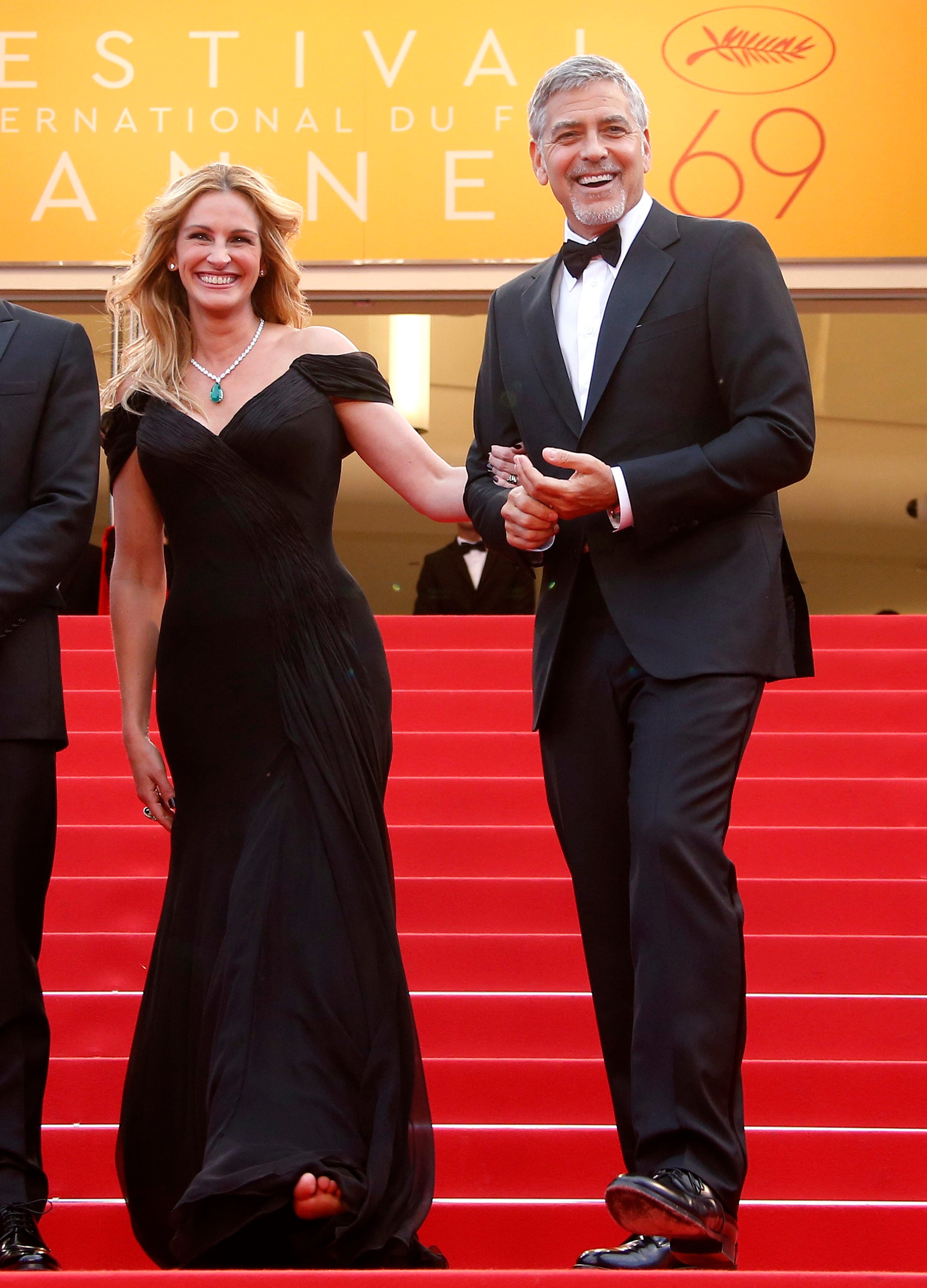 Shoeless! Julia Roberts walked the Cannes carpet in bare feet | 11alive.com