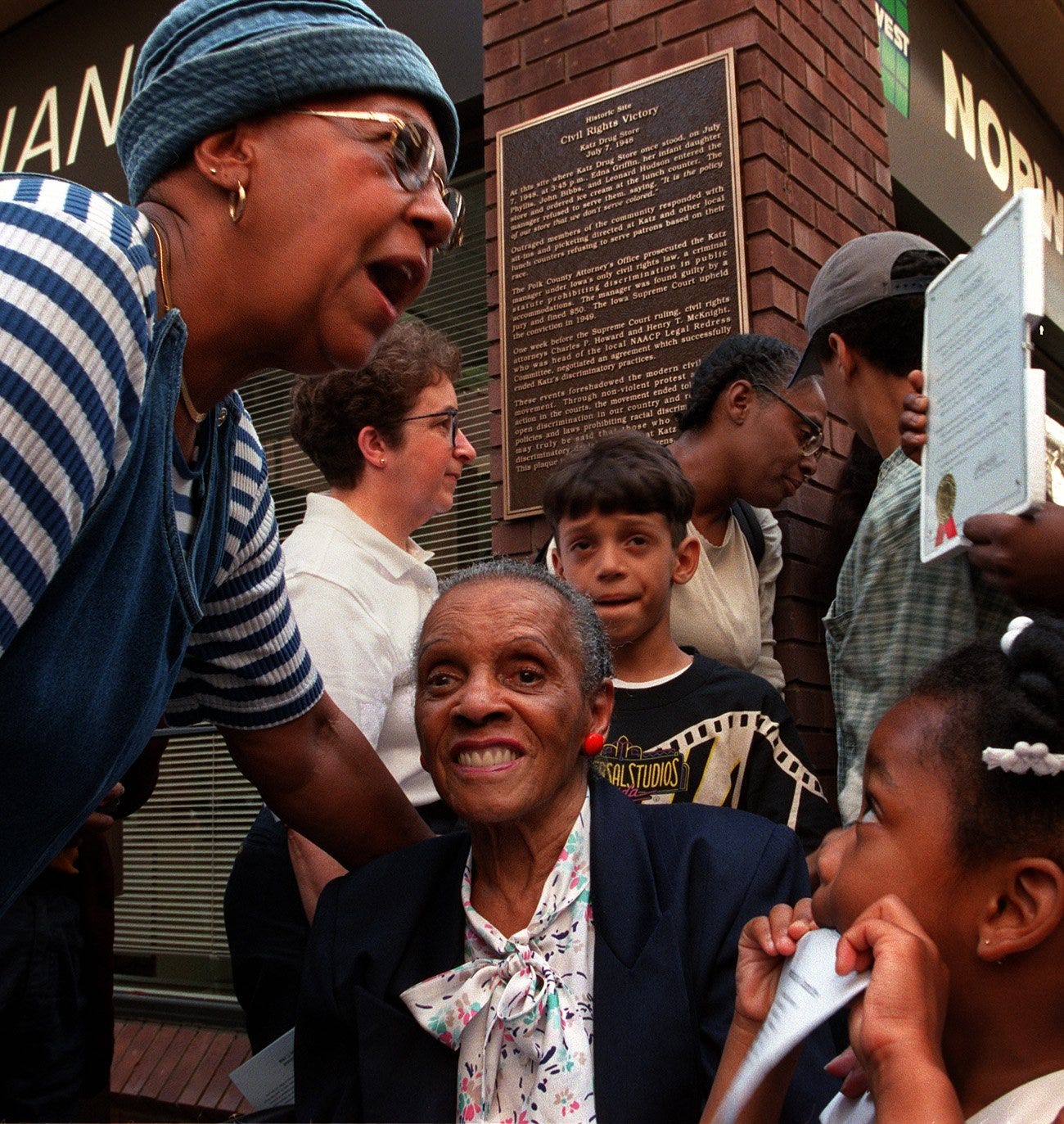 Edna Griffin is honored in 1998 on the 50th anniversary of her protests of a Des Moines drugstore that refused to serve black customers.