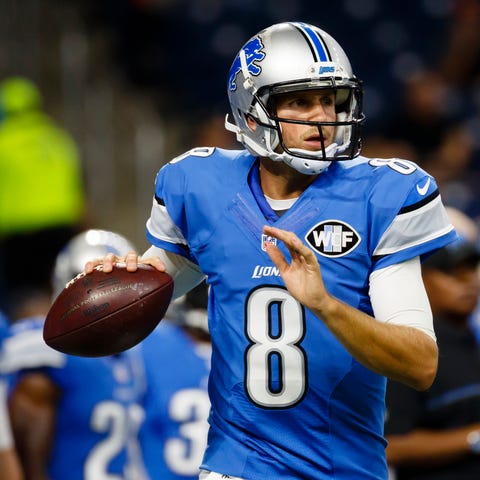 Detroit Lions quarterback Dan Orlovsky warms up pr