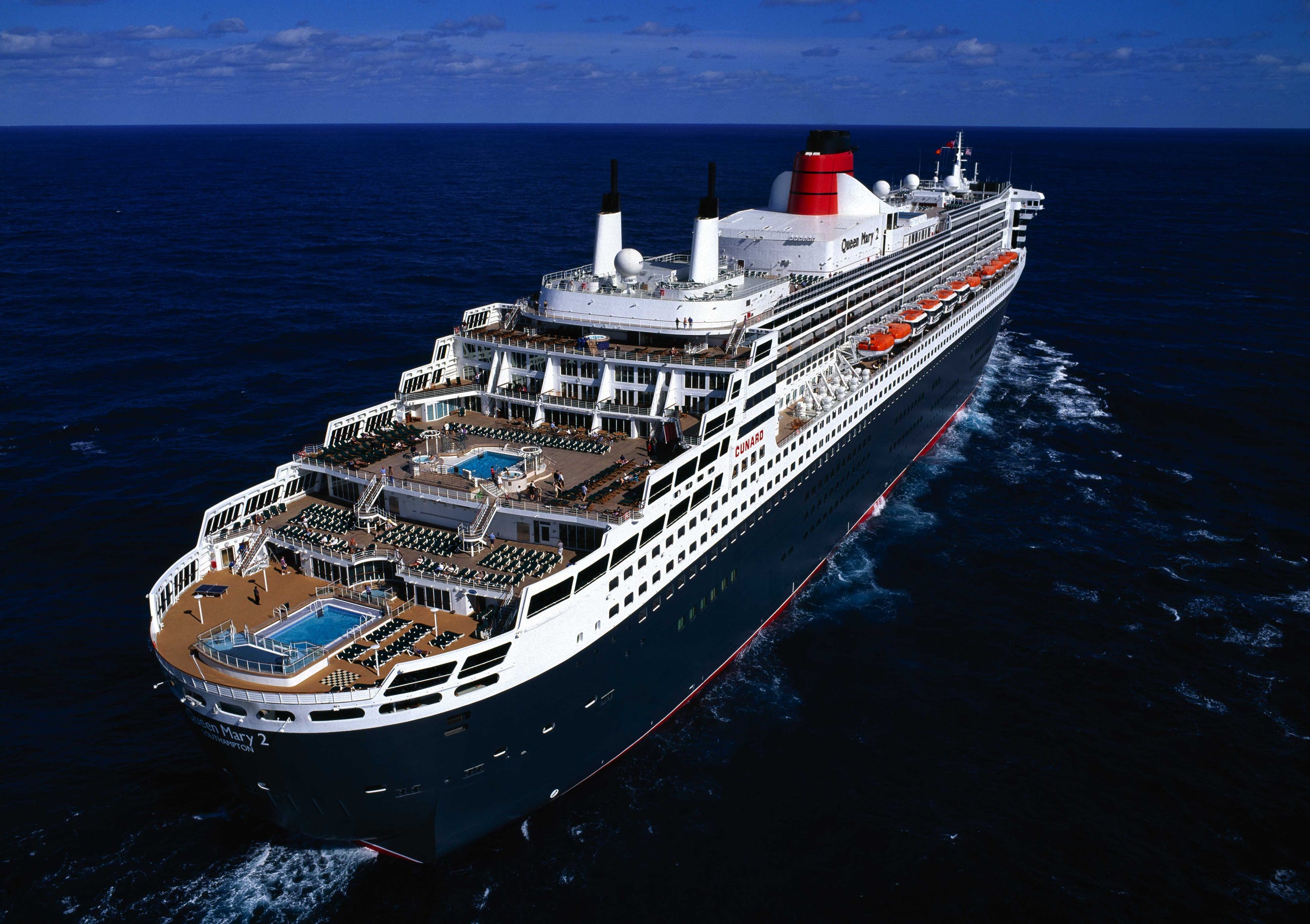 Cruise Ship Tours Cunard Line S Queen Mary 2