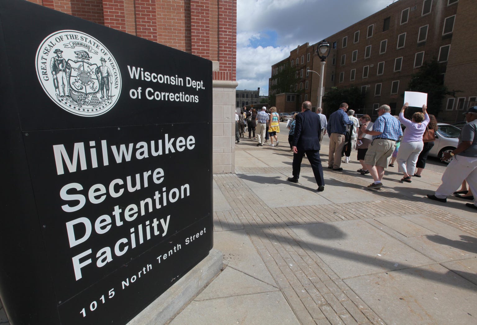 Wisconsin jails Probation holds seen as unfair strain on defendants
