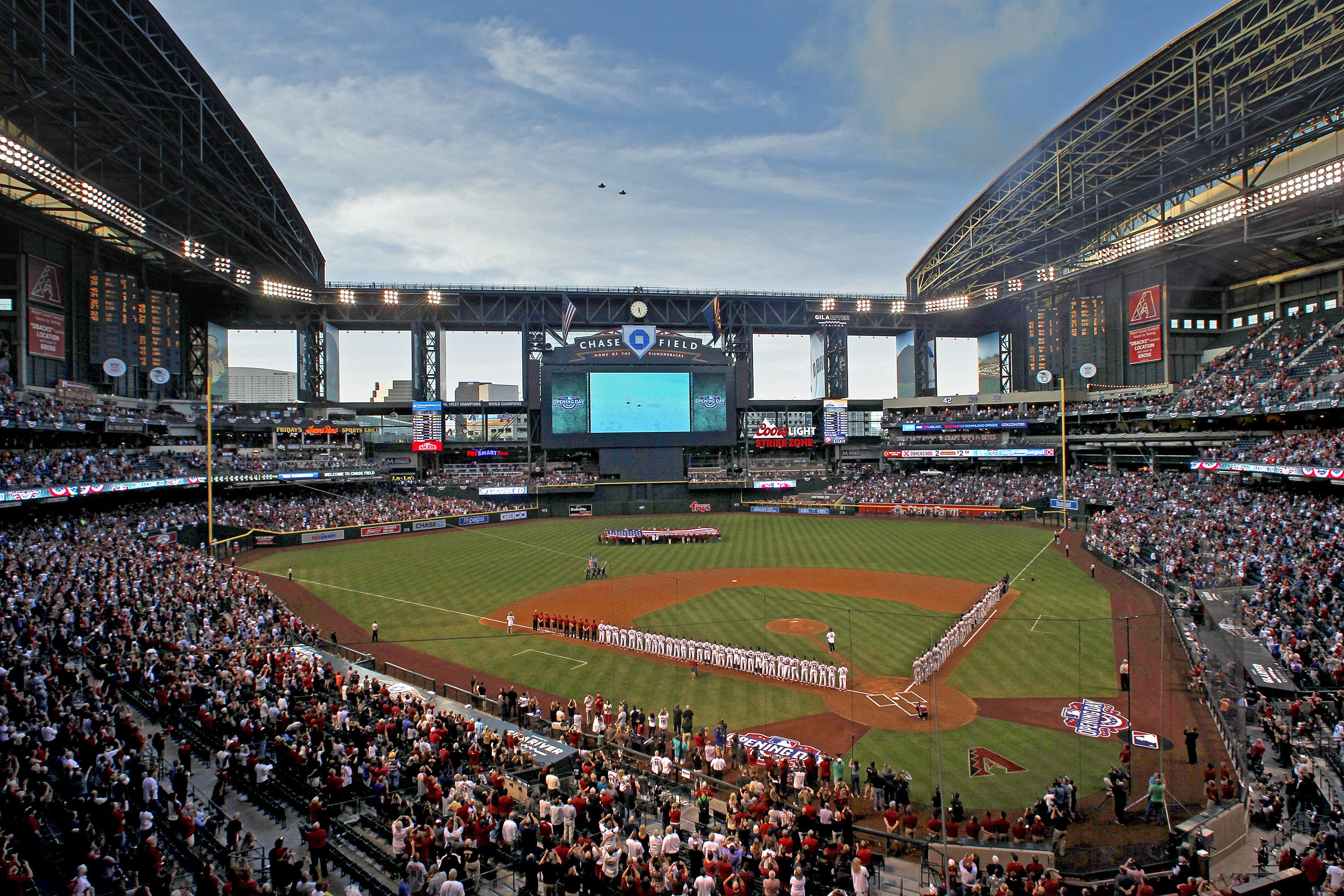 Chase Field a possible NHL Stadium Series site; Coyotes' 'Skatin' For Leighton' returns