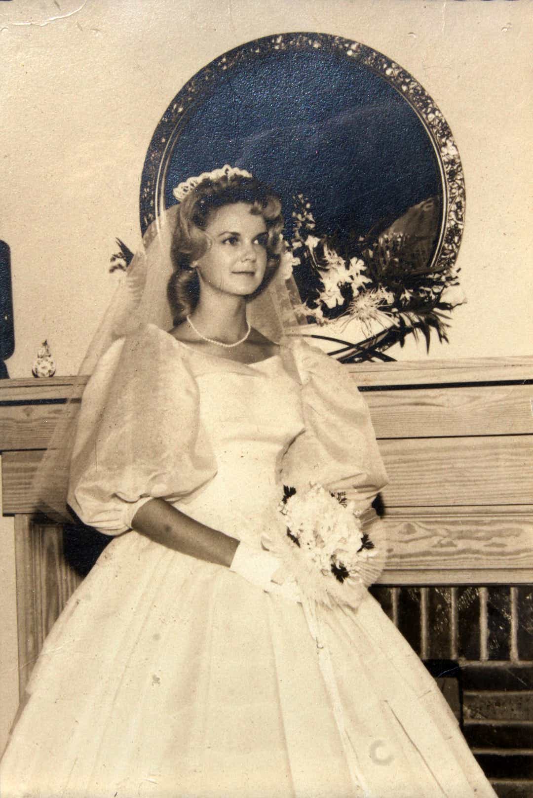 After 18 year old Annette Craver Vail vanishes without a trace in 1984, her mother fights a