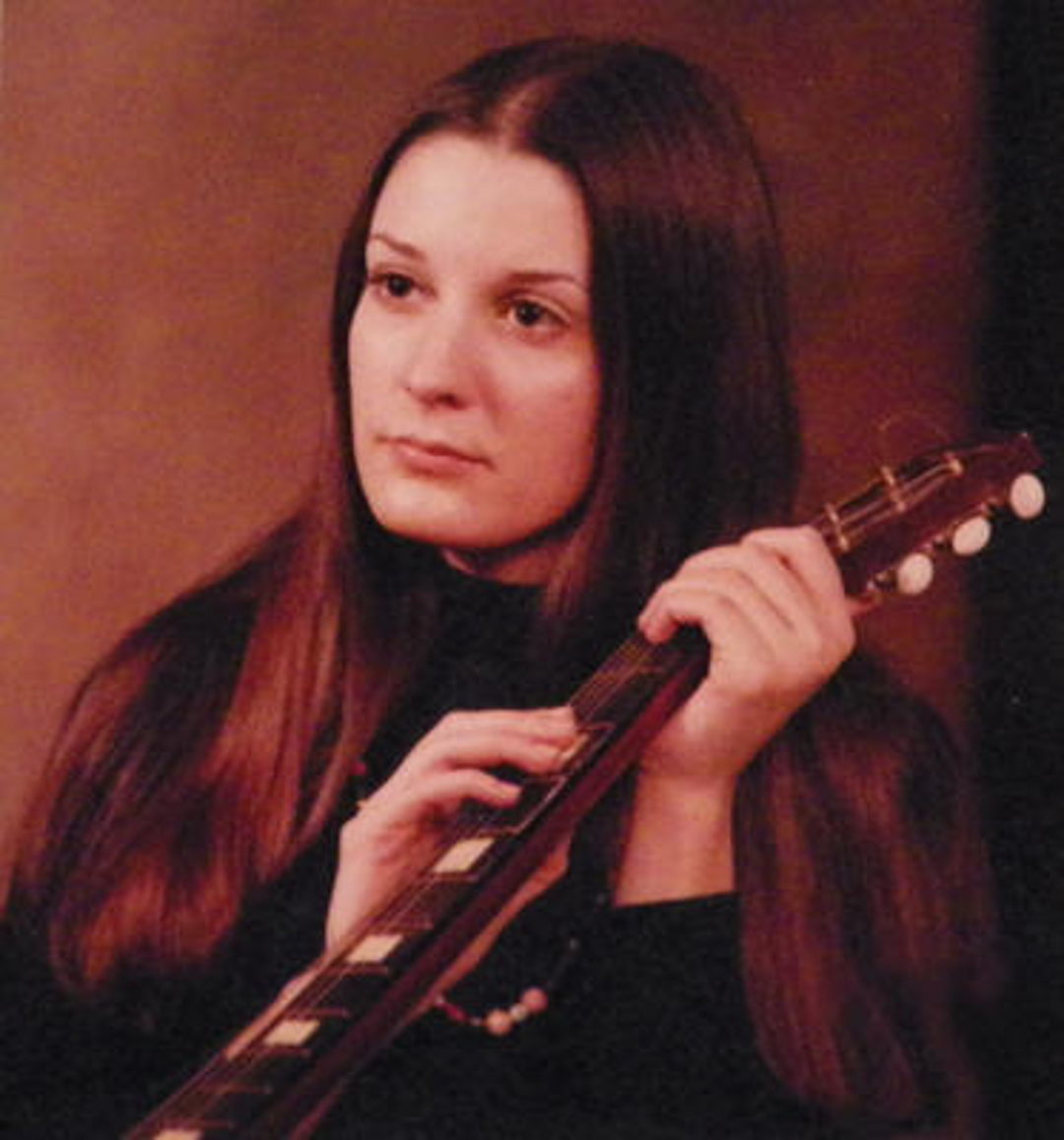 After 18 year old Annette Craver Vail vanishes without a trace in 1984, her mother fights a