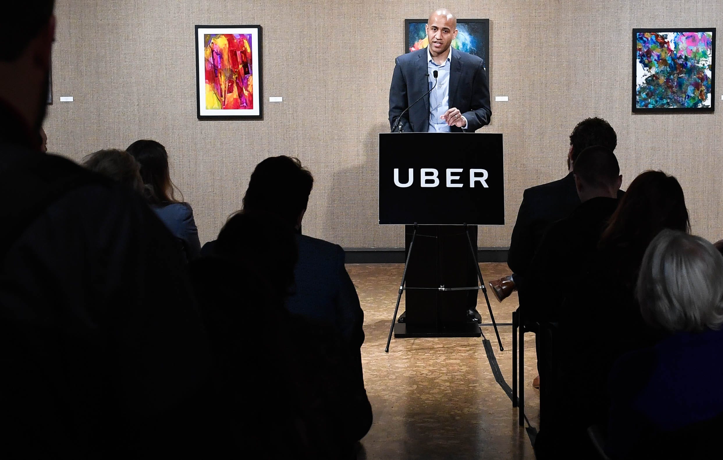 Hamilton County Uber driver sues over contractor status