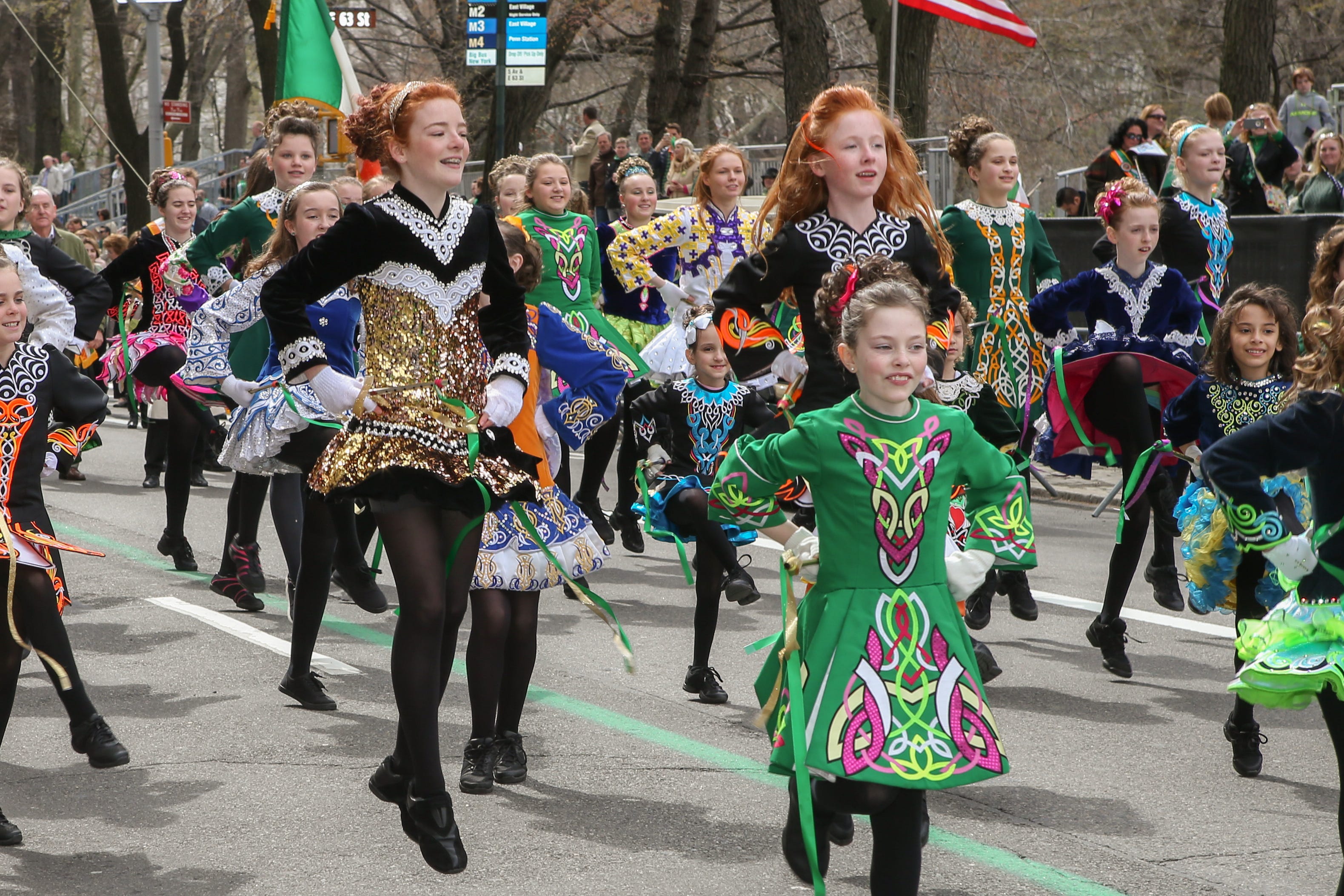 Irish day. Ирландские танцы. День Святого Патрика танцы. Ирландские танцы в древности. Ирландские танцы картинки.