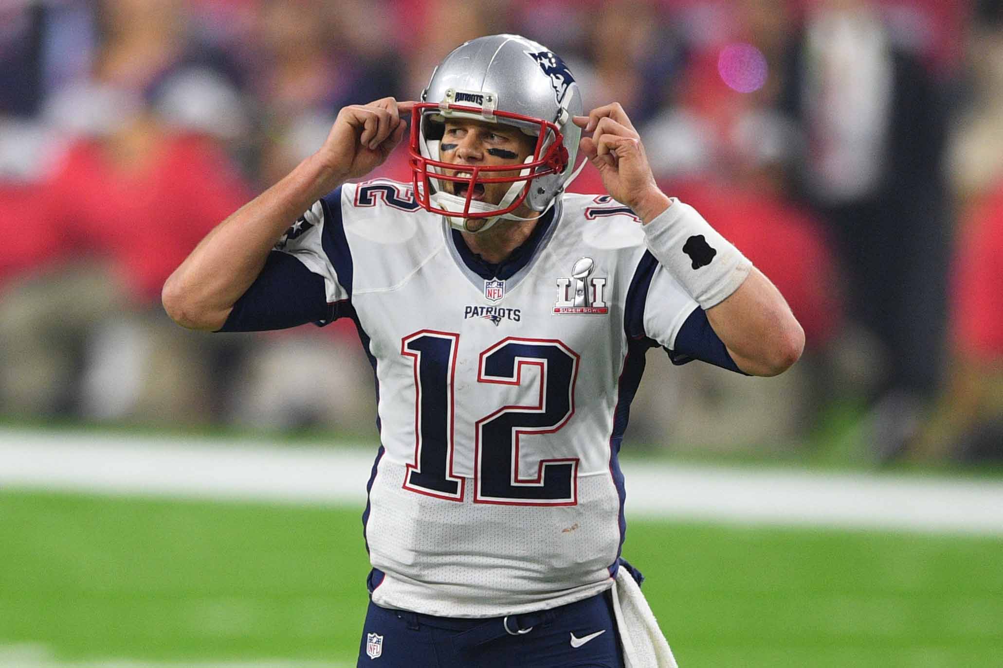 Reports: Ex-director of Mexican paper stole Tom Brady's jerseys, maybe Von Miller's helmet