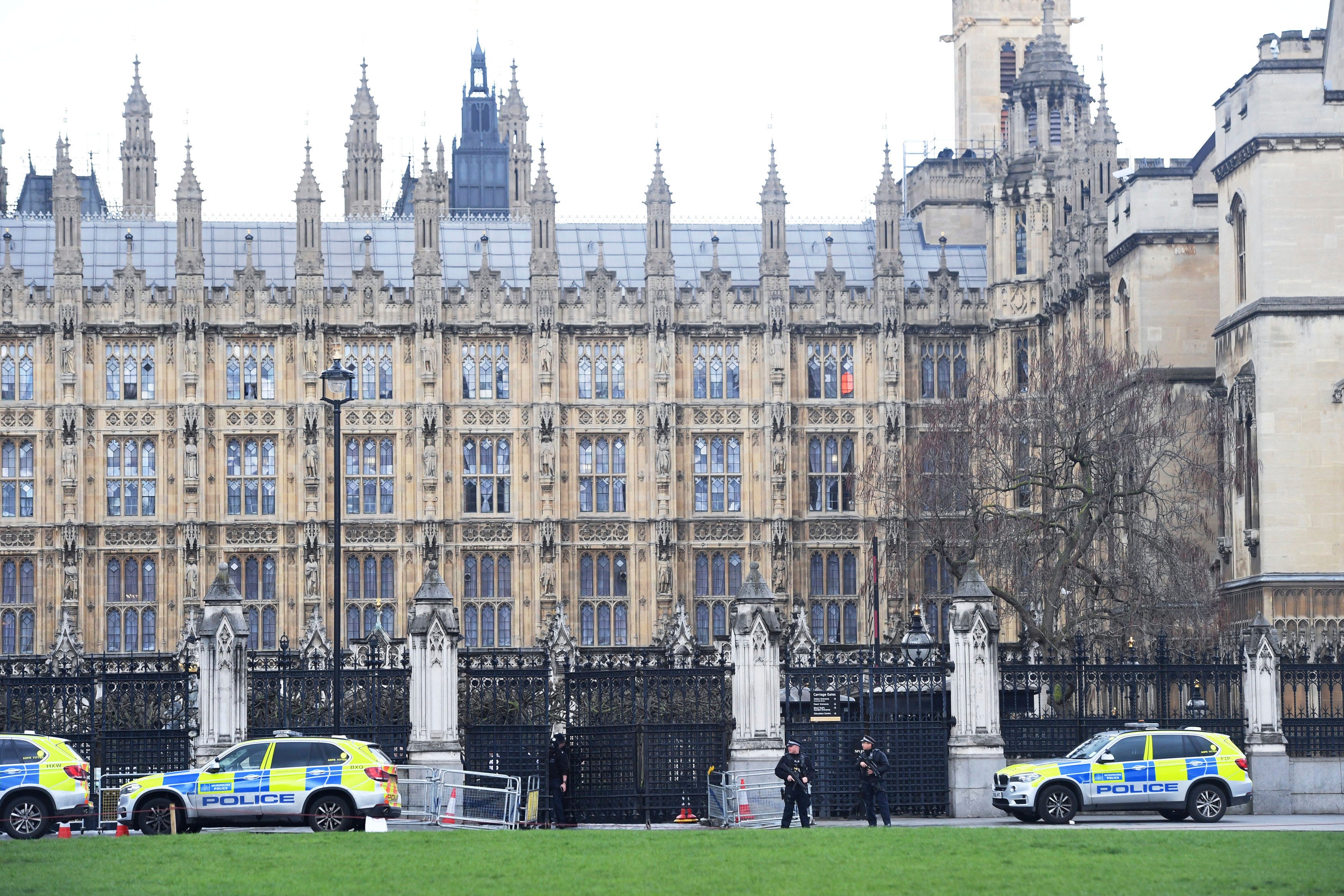 London terror attacker kills 3, injures at least 20, police say