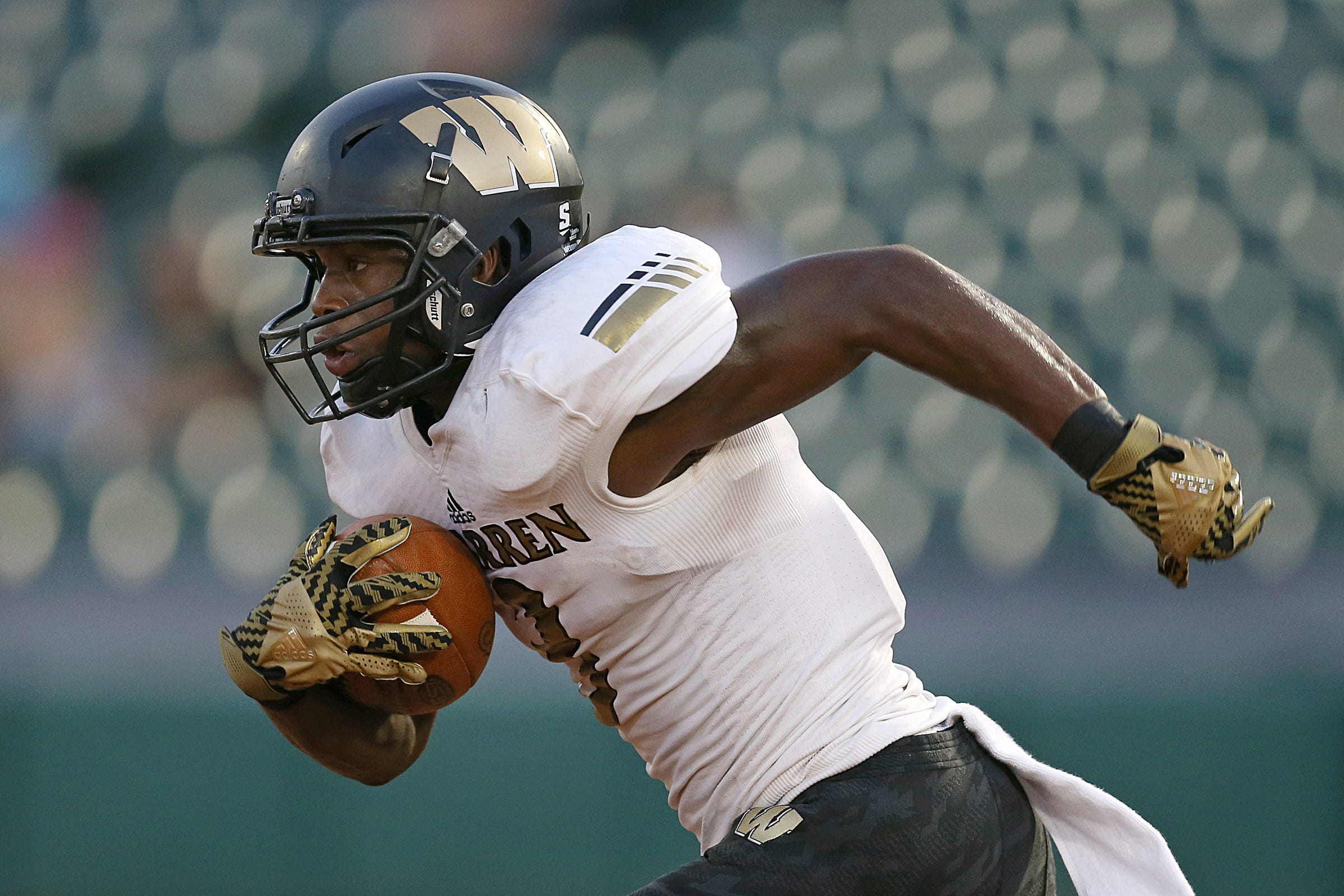 Warren Central football player dies from injuries suffered in shooting