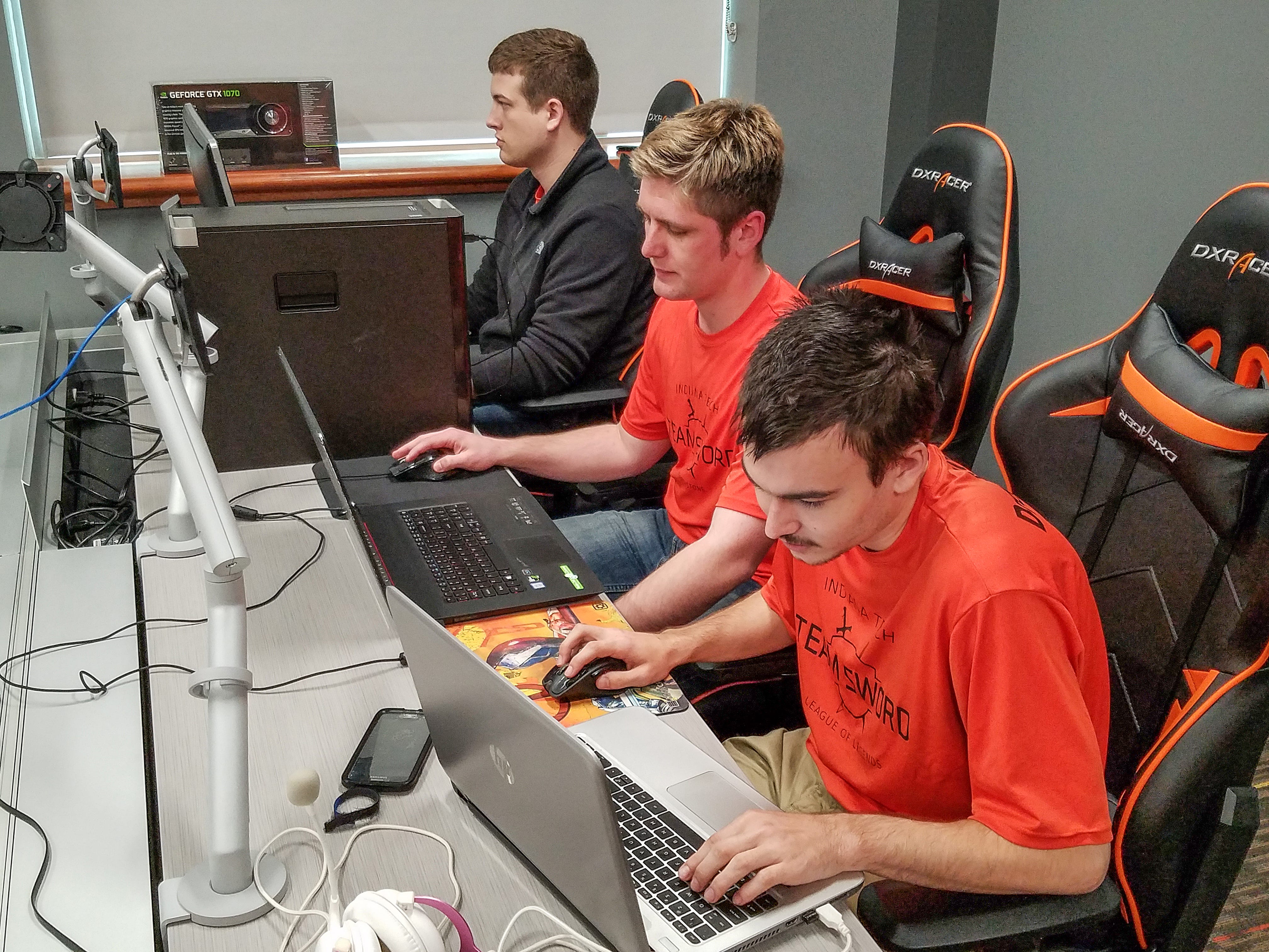 How these kids are paying for college by playing video games