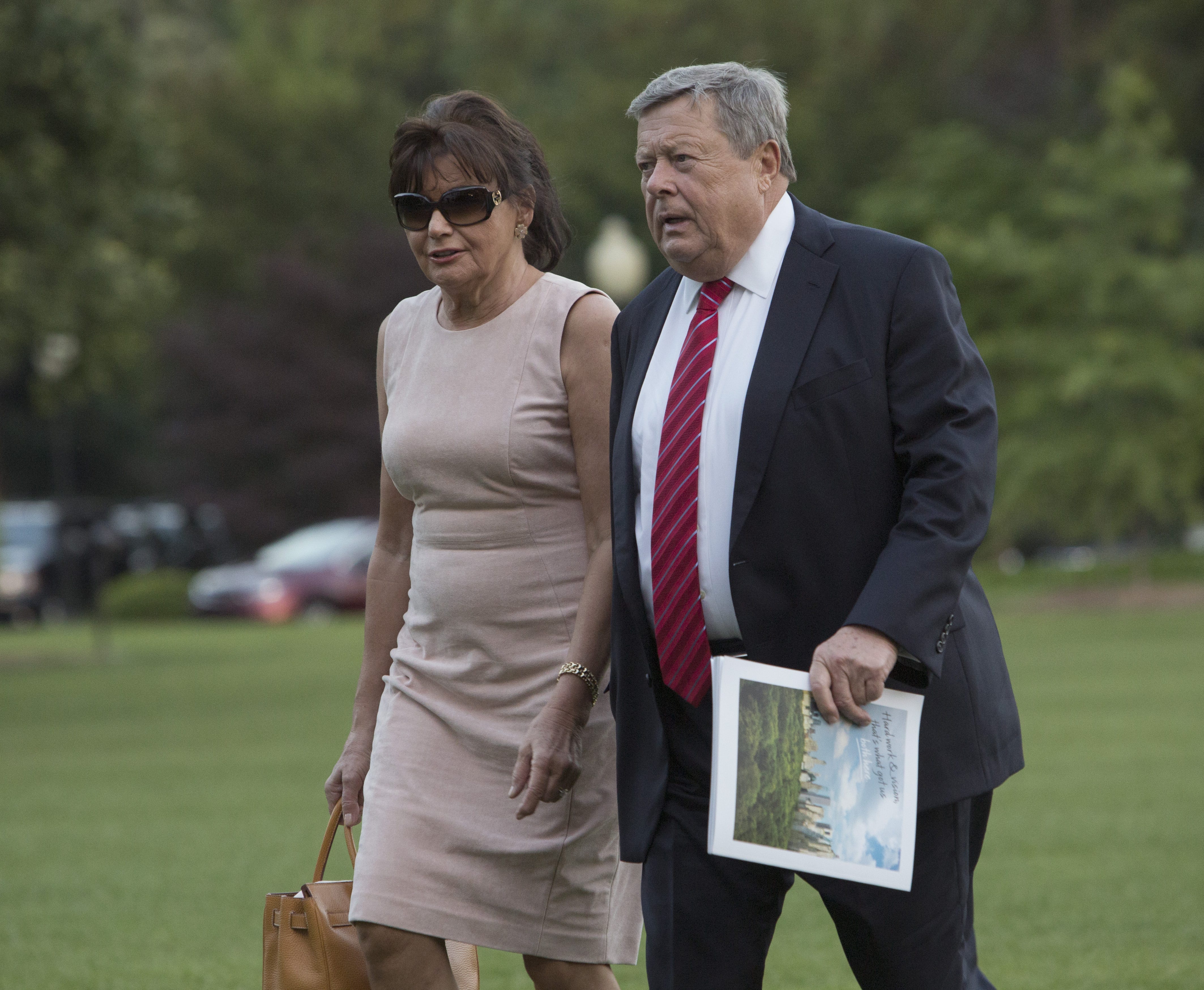 First Lady Melania Trump Son Barron Officially Move Into The White House King5 Com