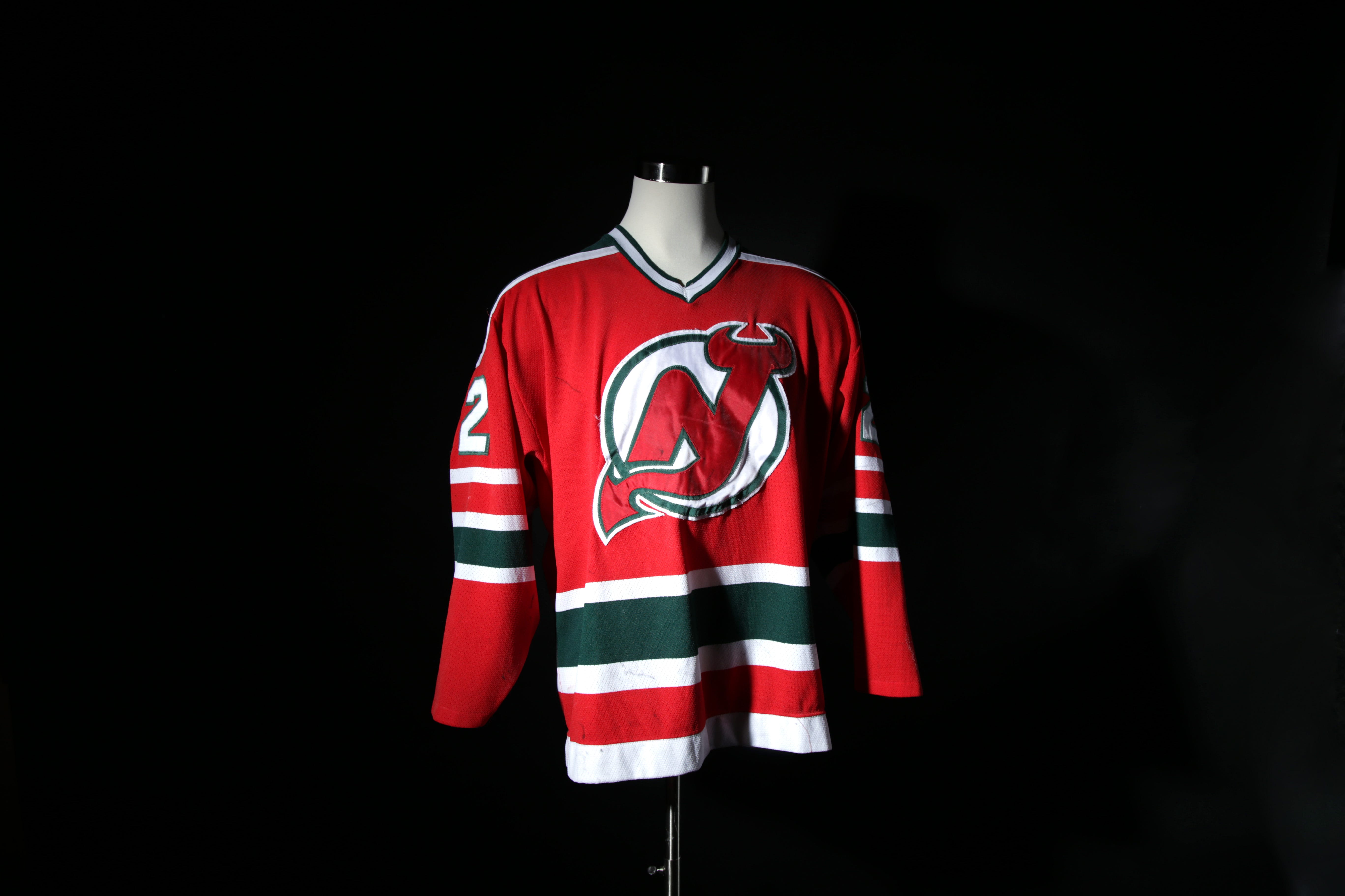 Джерси девилз игра. Ice devil. Нью-джерси девилз форма. Куртка нью джерси девилз. Jersey devil ps1 art.