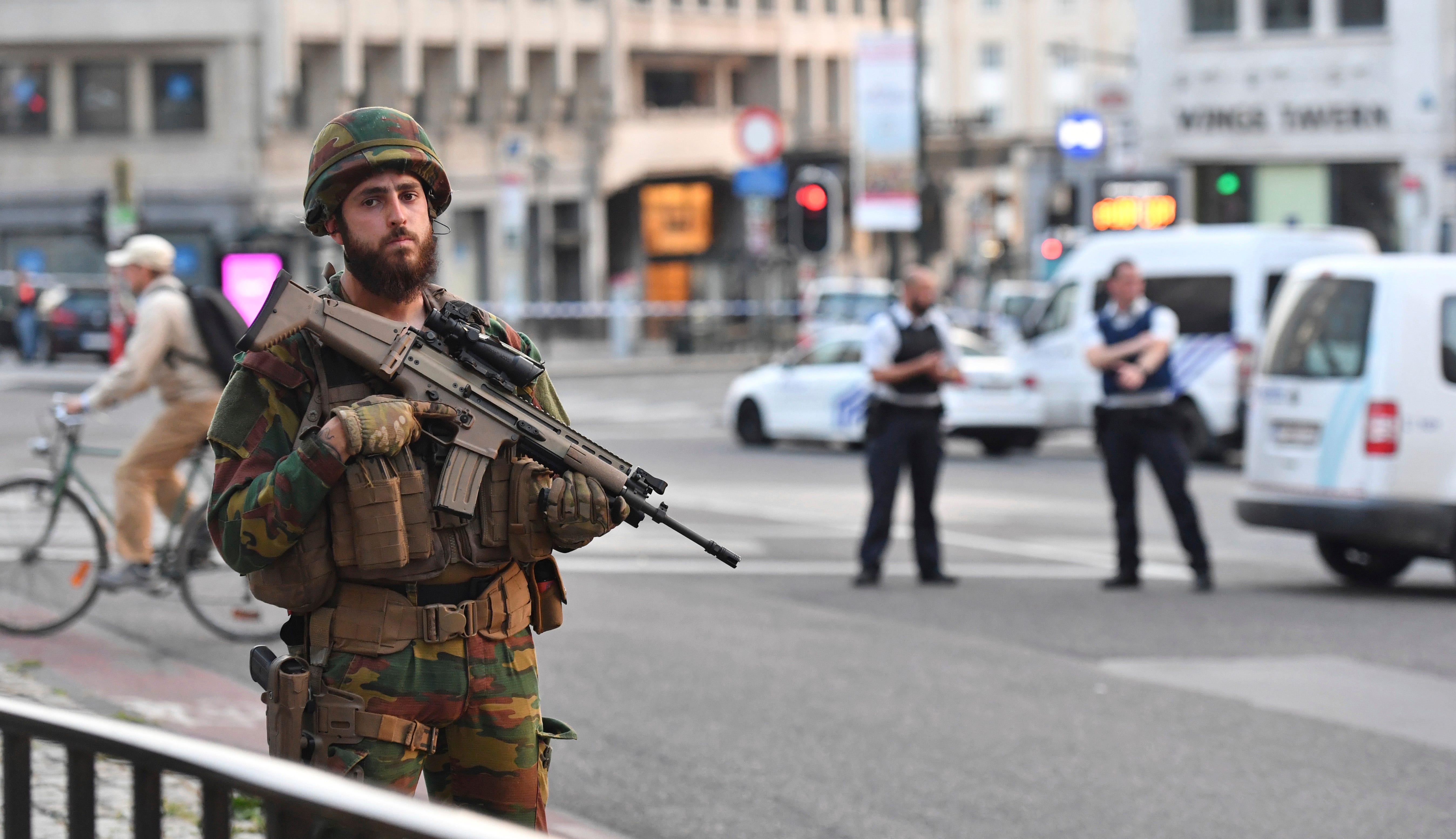 Brussels soldiers shoot man wearing bomb belt