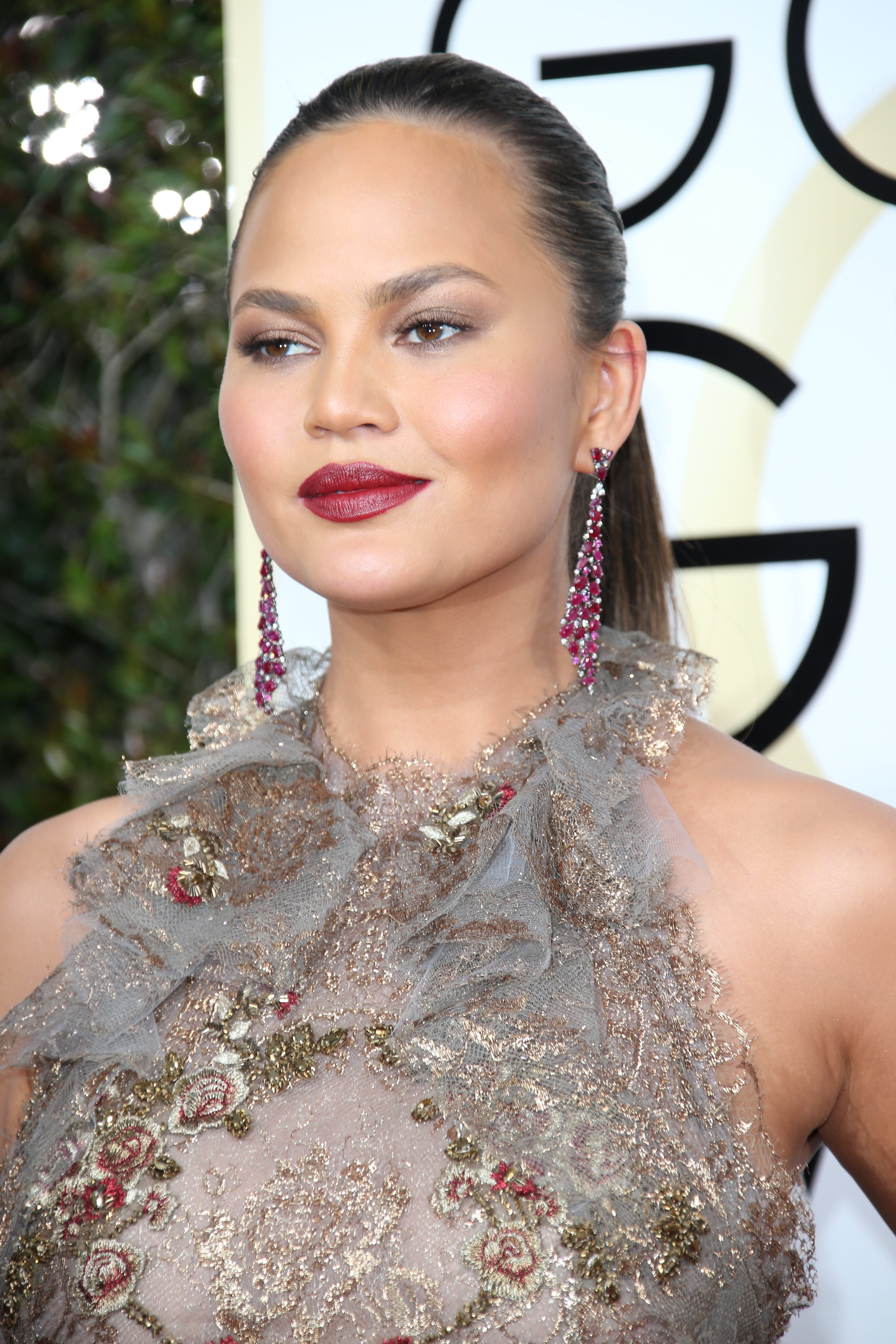 Trump Blocks Chrissy Teigen On Twitter After 9 Years Of Hating Him Wtsp Com