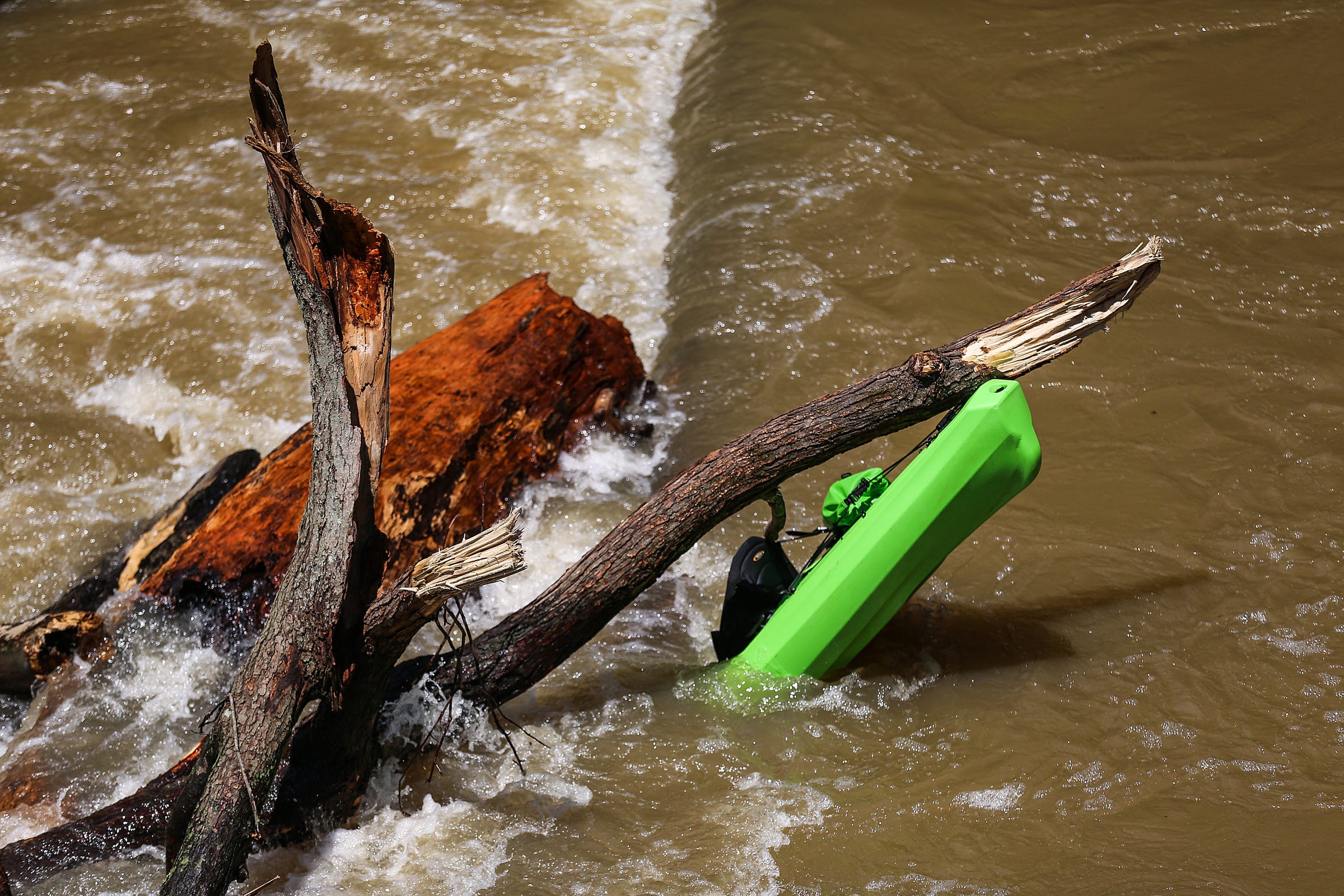 Fishers man pulled from White River after kayaking incident has died