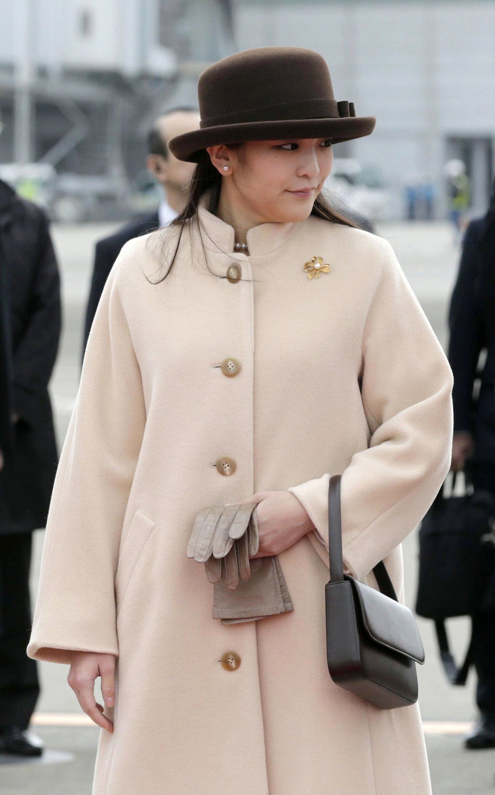 Cold Feet Japan S Princess Mako Postpones Her Wedding To Commoner Kei Komuro King5 Com The abrupt postponement followed weekly magazine reports of a financial dispute between komuro's mother and her former fiance over her son's educational expenses. cold feet japan s princess mako