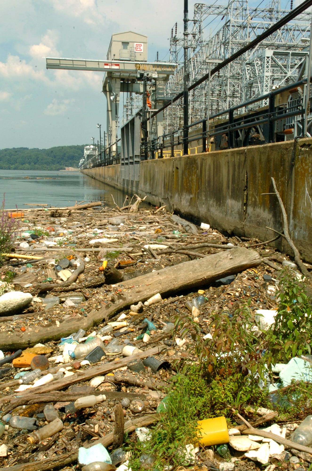 Floating debris piles up alongside the Conowingo dam on the west side of the Susquehanna River in 2009.