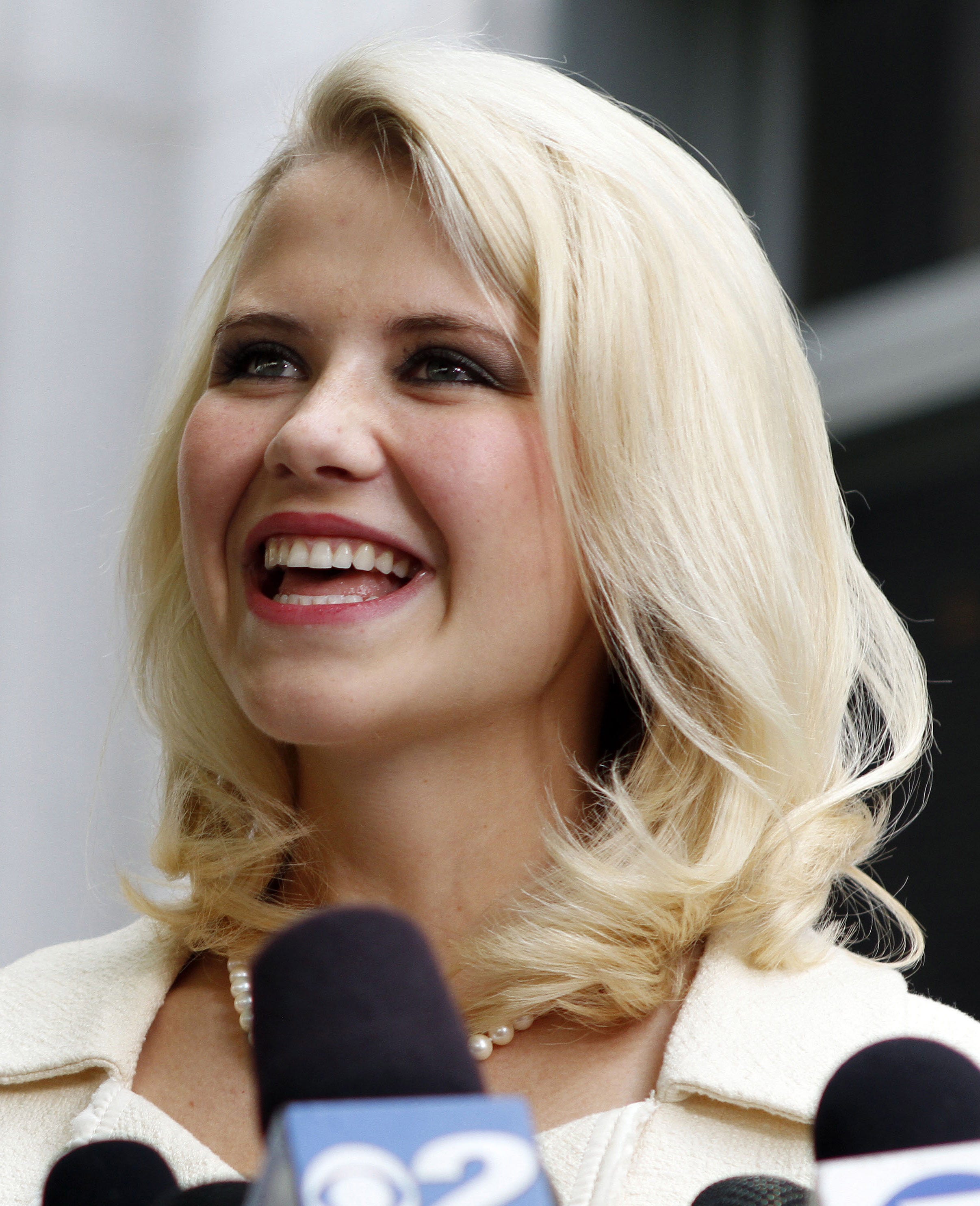 80-year-old sentenced for punching officer at Elizabeth Smart book signing