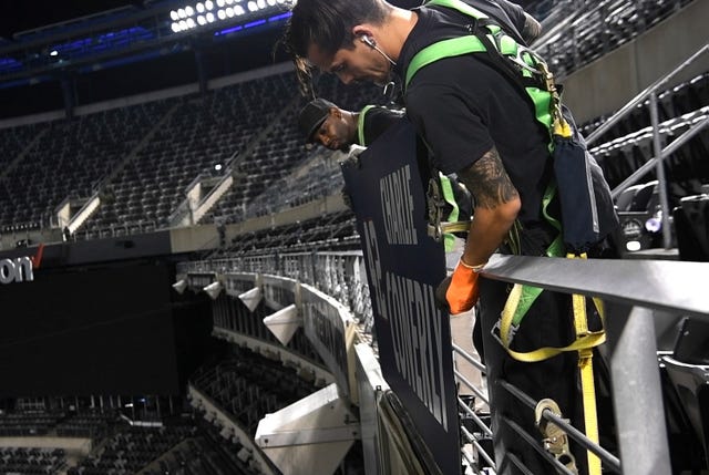 Photos Metlife Flips From Giants To Jets