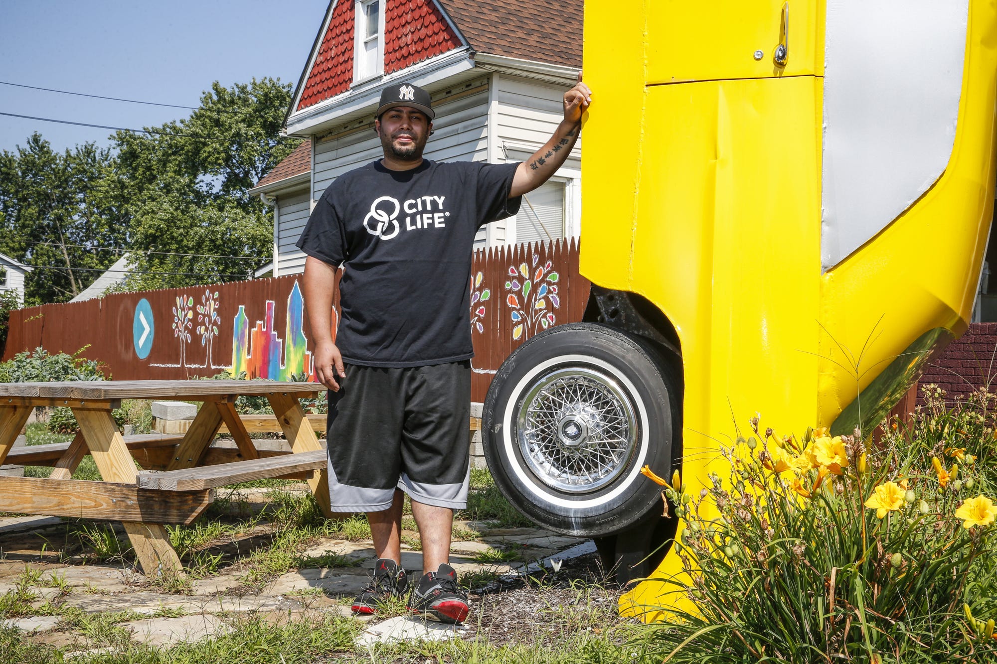 Ex-con faced 'prison or the grave'; now he's helping west-side teens