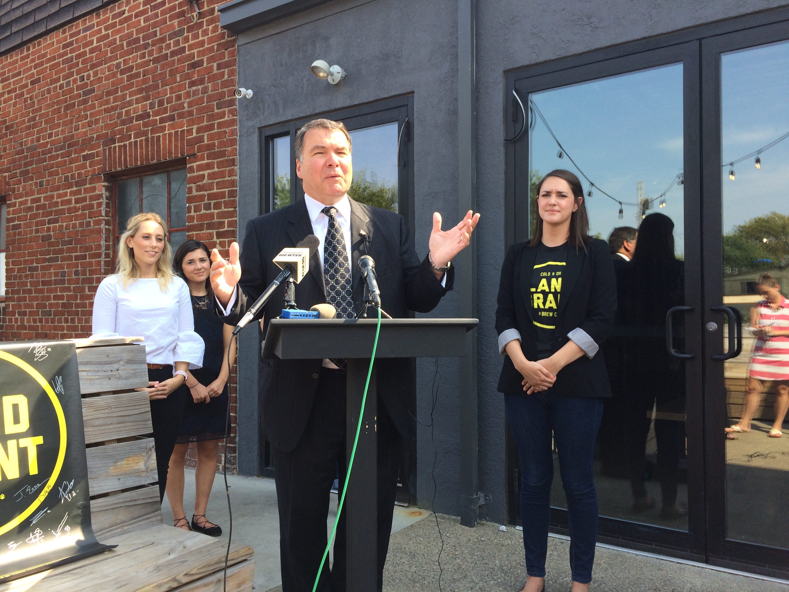 Grab a beer with man's best friend: John Kasich signs bill to allow dogs on patios