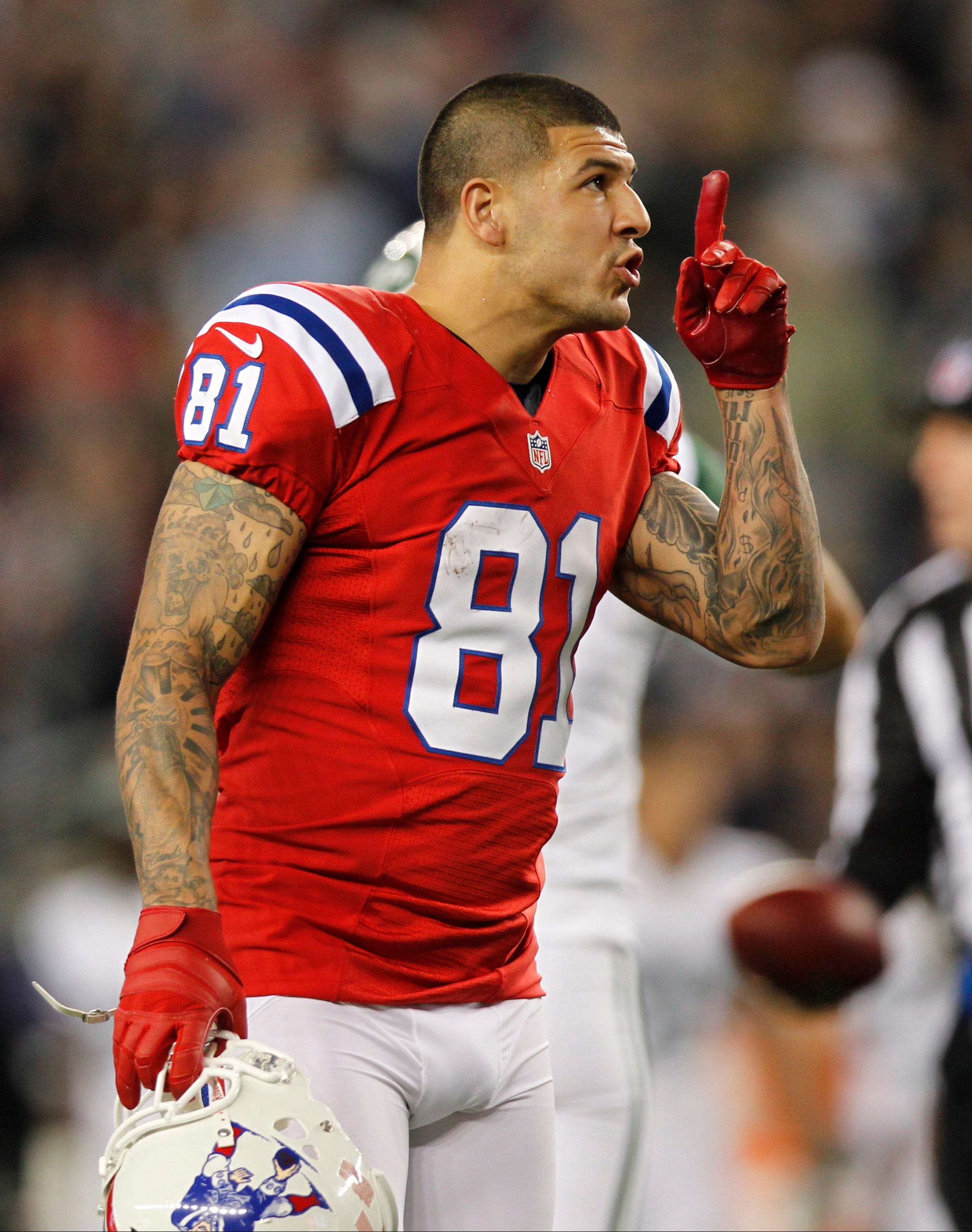 Former Patriots LB Brandon Spikes tweets old Super Bowl photo that featured Aaron Hernandez