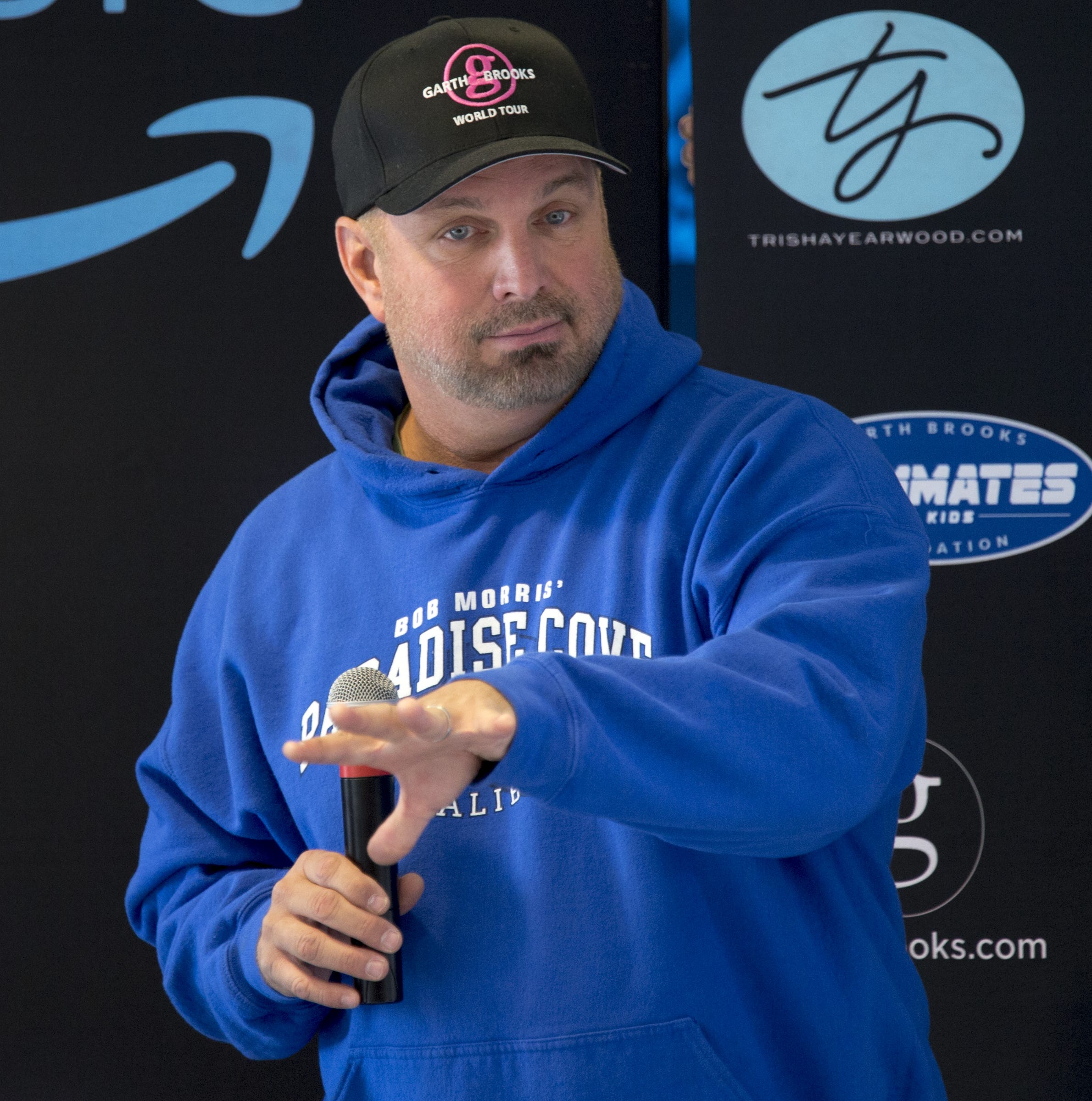 The guy who opened for Garth Brooks in Indy has a hilarious Twitter alter ego