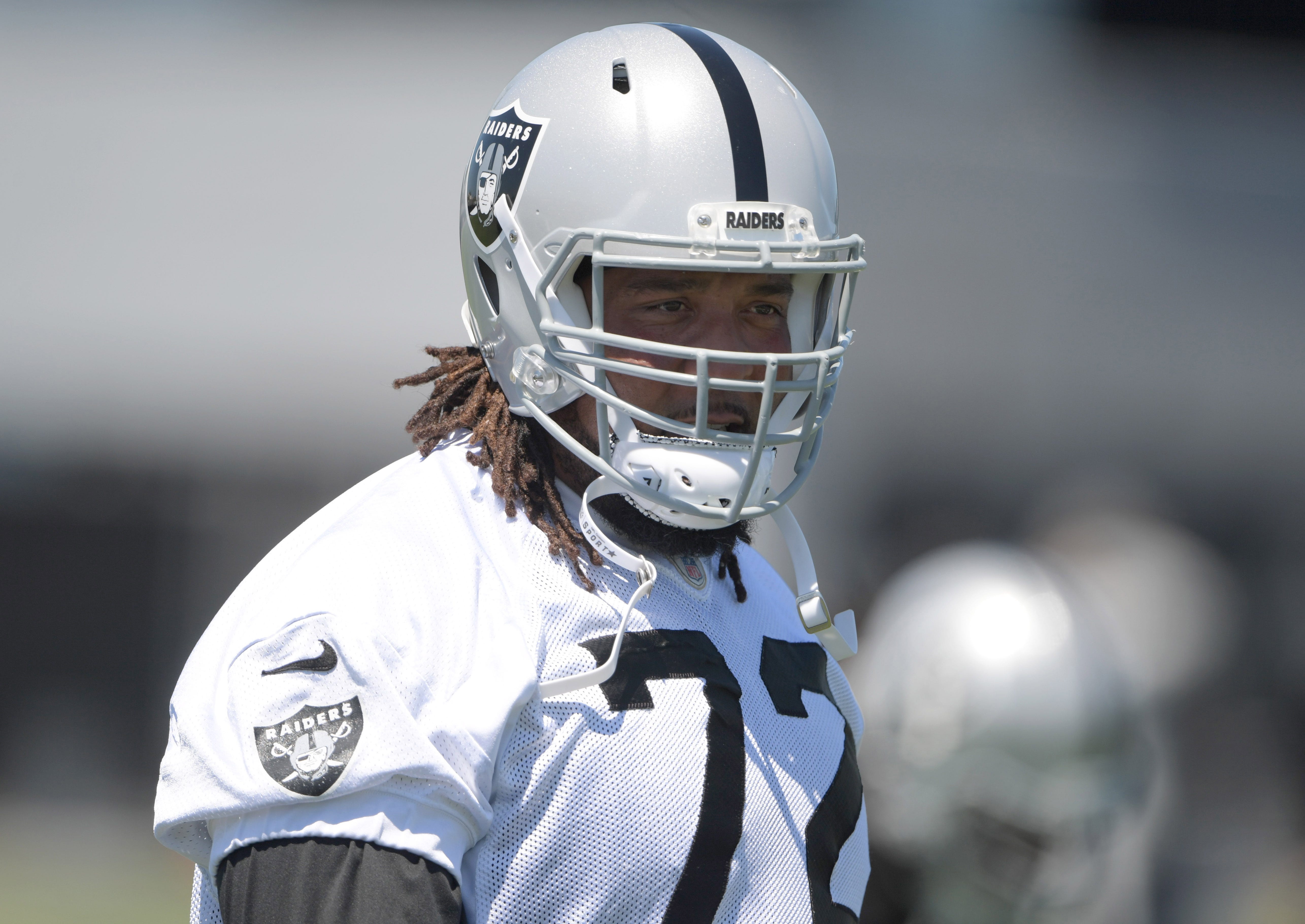 Raiders' Donald Penn, wife dispute domestic violence report, but police name him a suspect