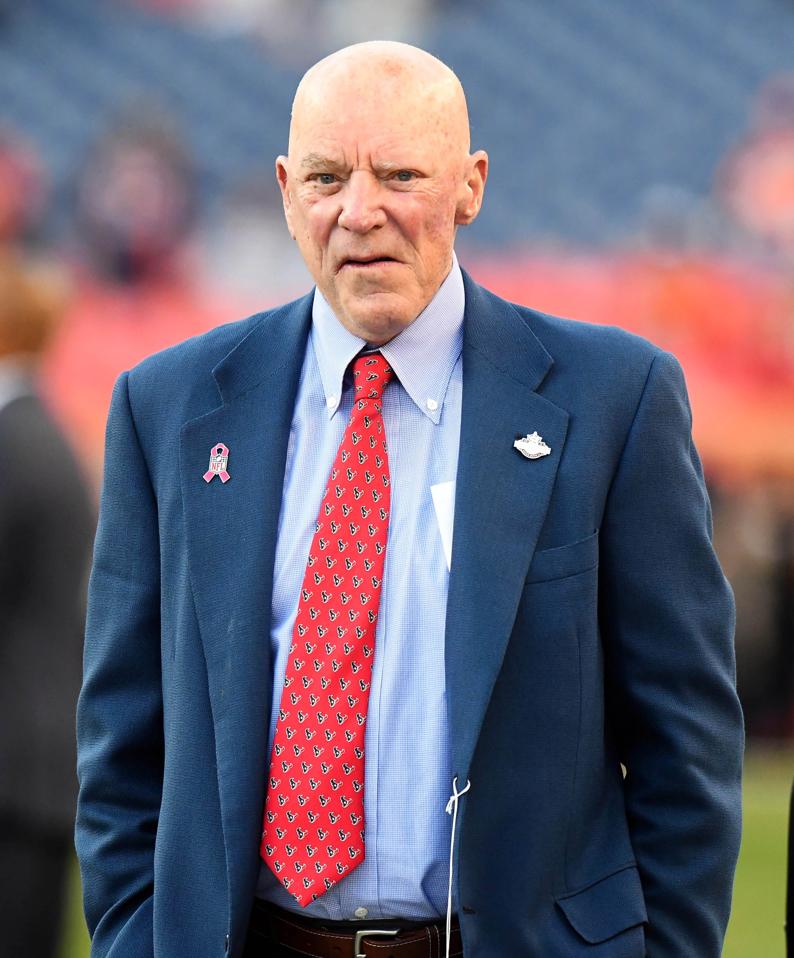 Houston Texans owner Bob McNair met with players to discuss, express regret over 'inmates' comment
