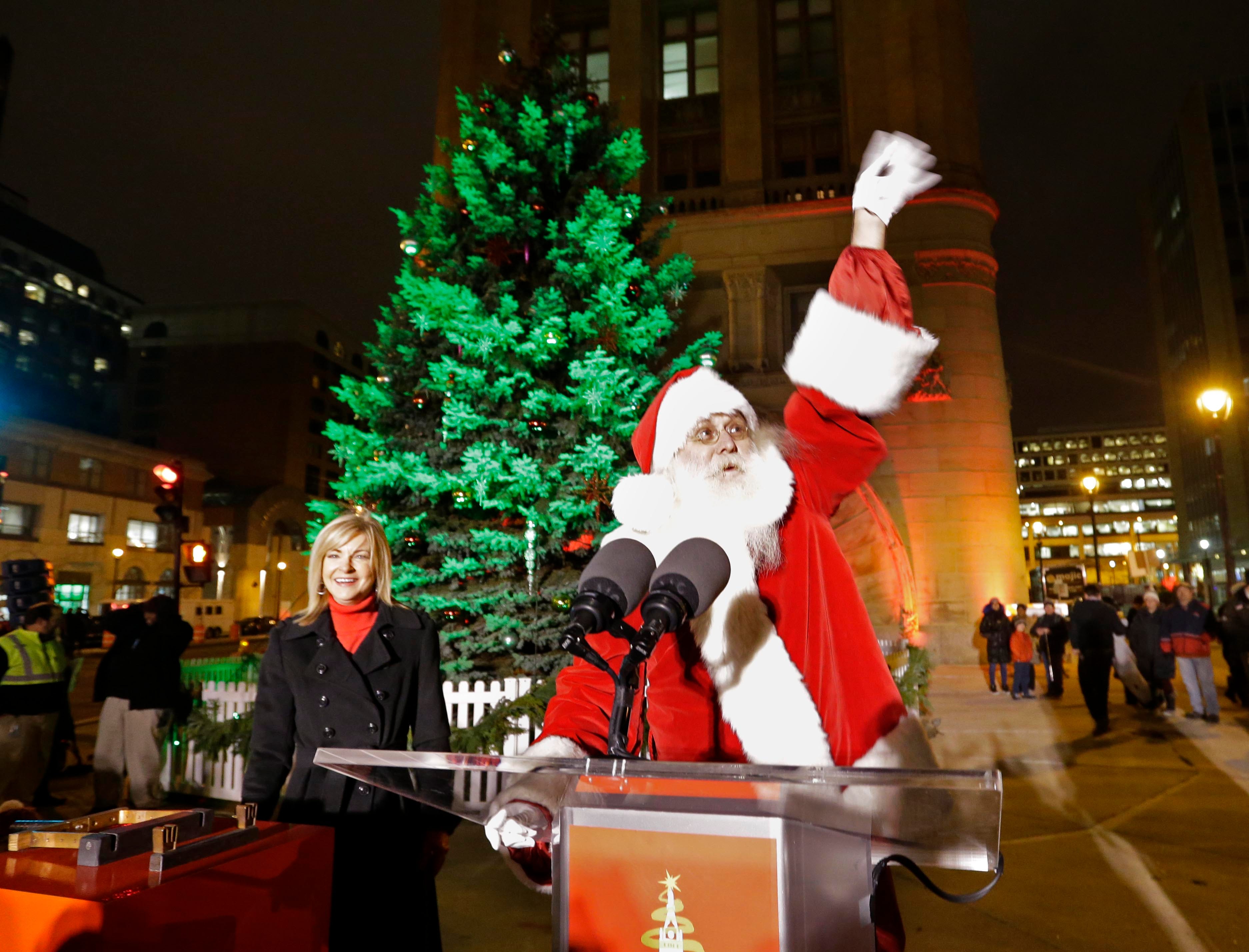 2022 Christmas tree lightings, free holiday events guide in Milwaukee