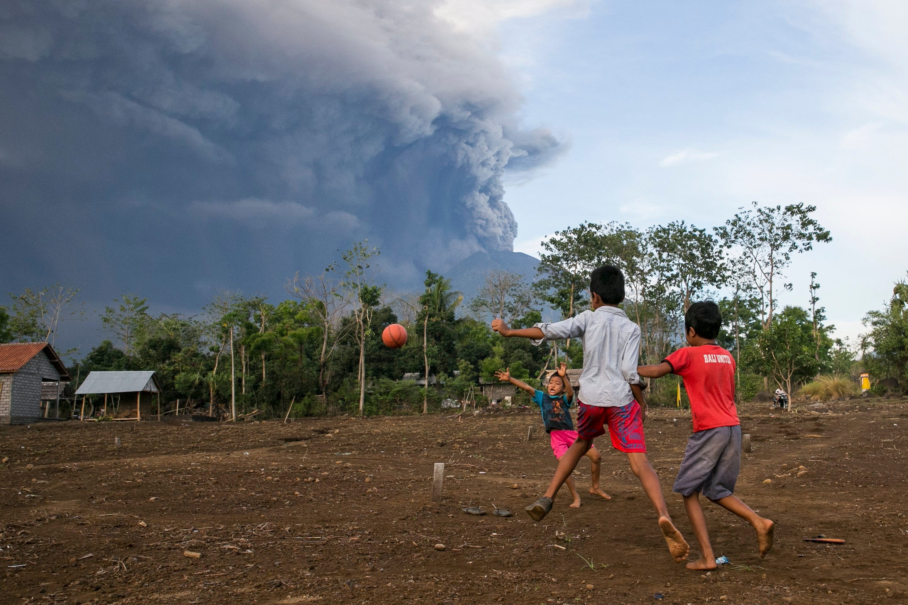 ksdk.com | Bali volcano forces wider evacuations