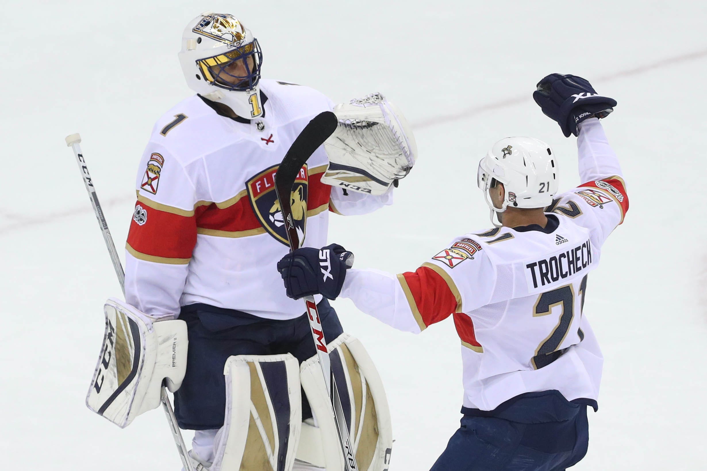 Jared McCann scores winner, Roberto Luongo ties record, in Panthers' win