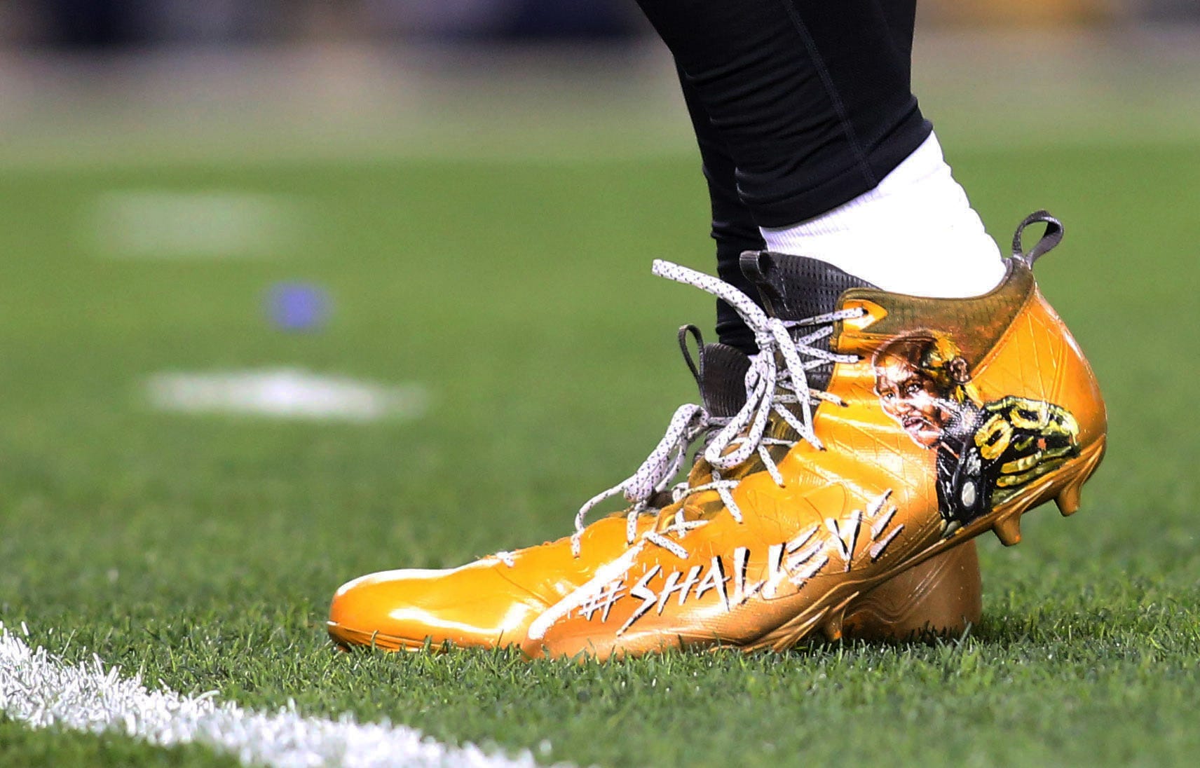 defensive back cleats