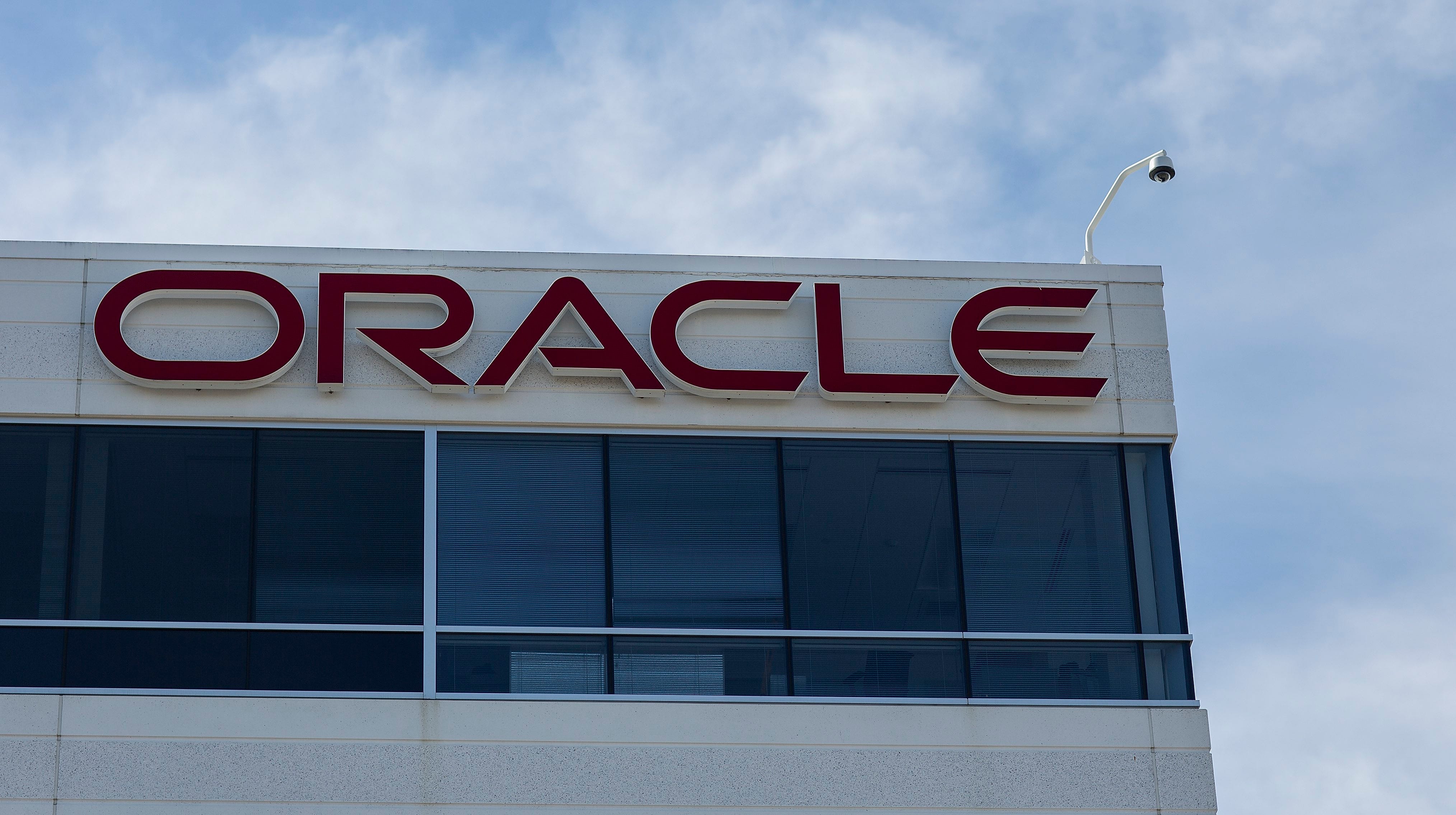 Oracle add. Oracle компания. Фирма оракул. The Oracle. Case продукты фирмы Oracle.