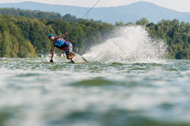 Oregon legislators want a study of impacts of wakeboarding on the Willamette River.