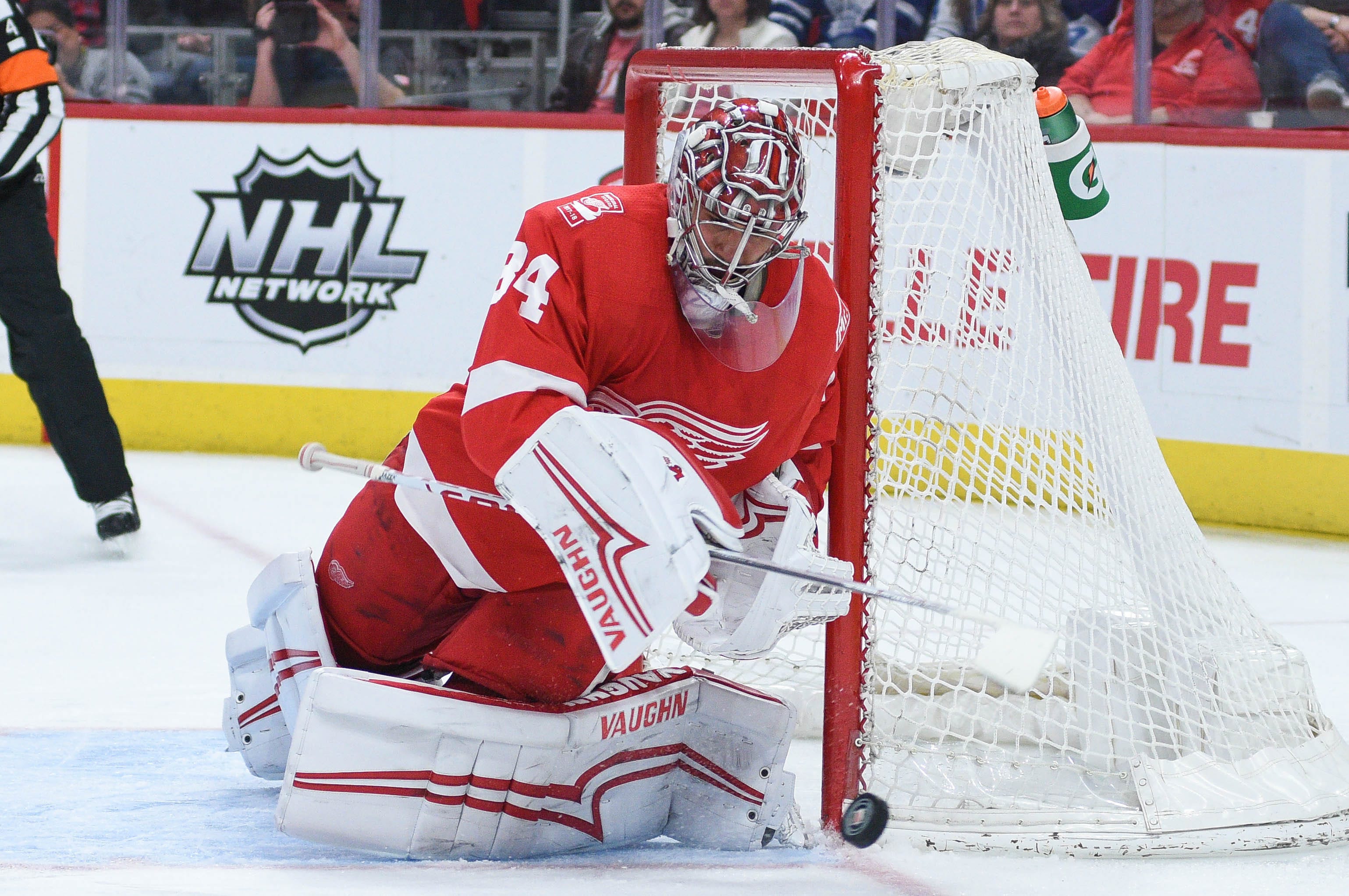 Flyers get goaltending help, acquire Petr Mrazek from Red Wings